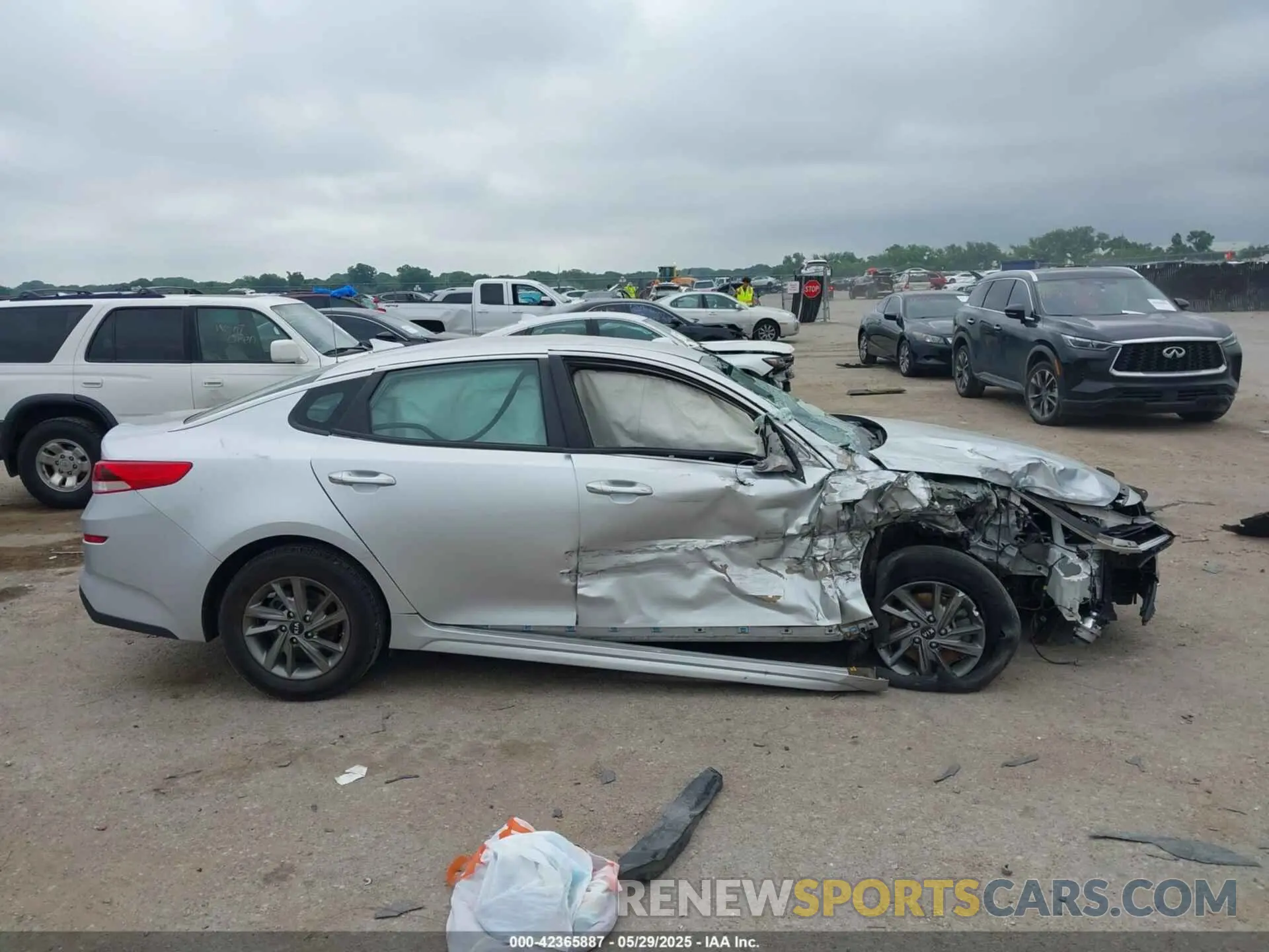 13 Photograph of a damaged car 5XXGT4L38KG330893 KIA OPTIMA 2019