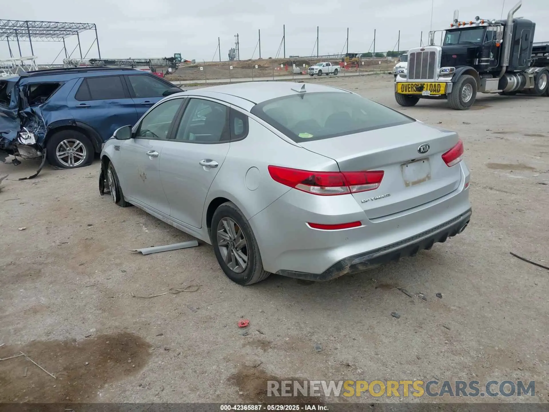 3 Photograph of a damaged car 5XXGT4L38KG330893 KIA OPTIMA 2019