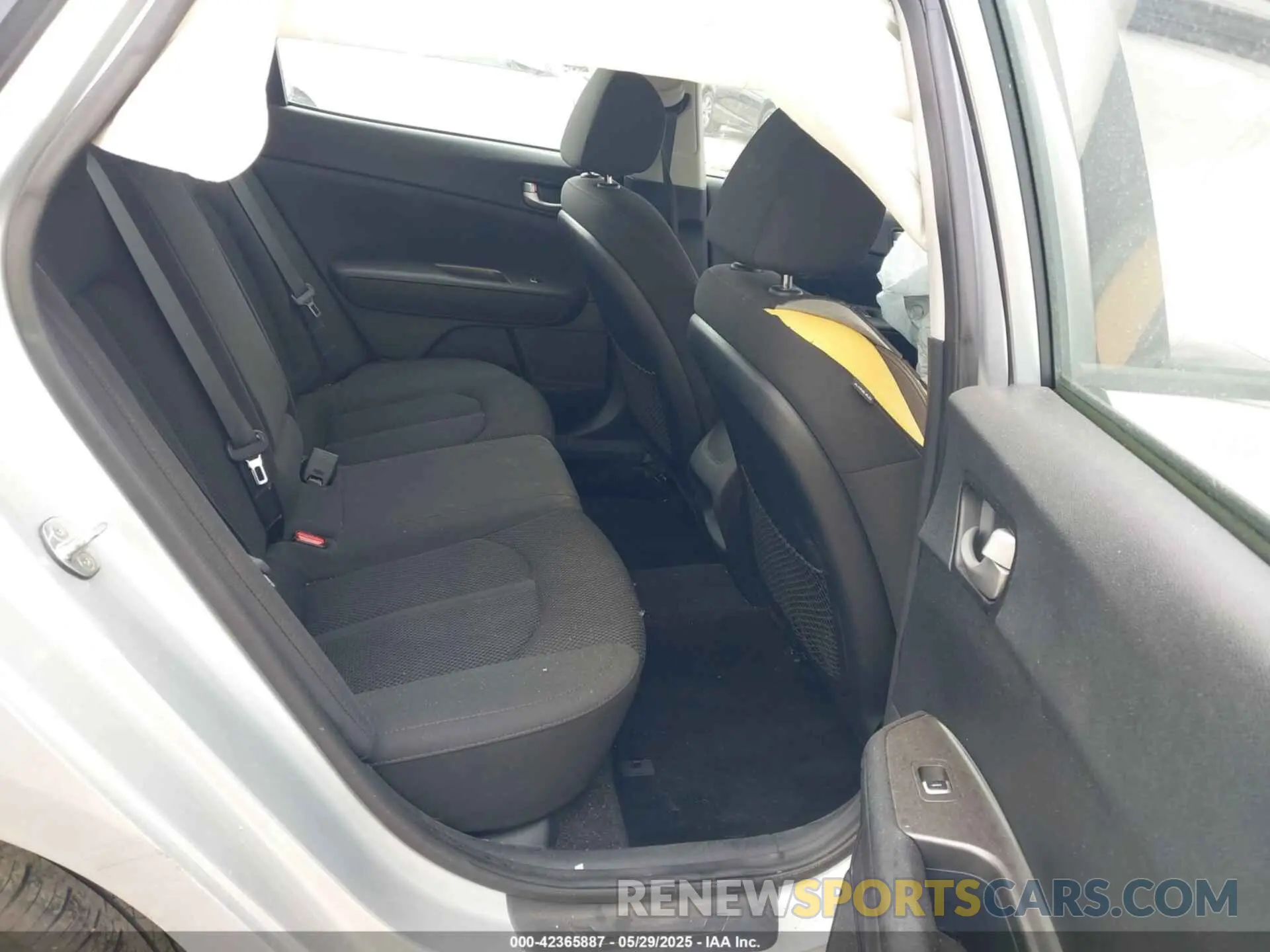 8 Photograph of a damaged car 5XXGT4L38KG330893 KIA OPTIMA 2019