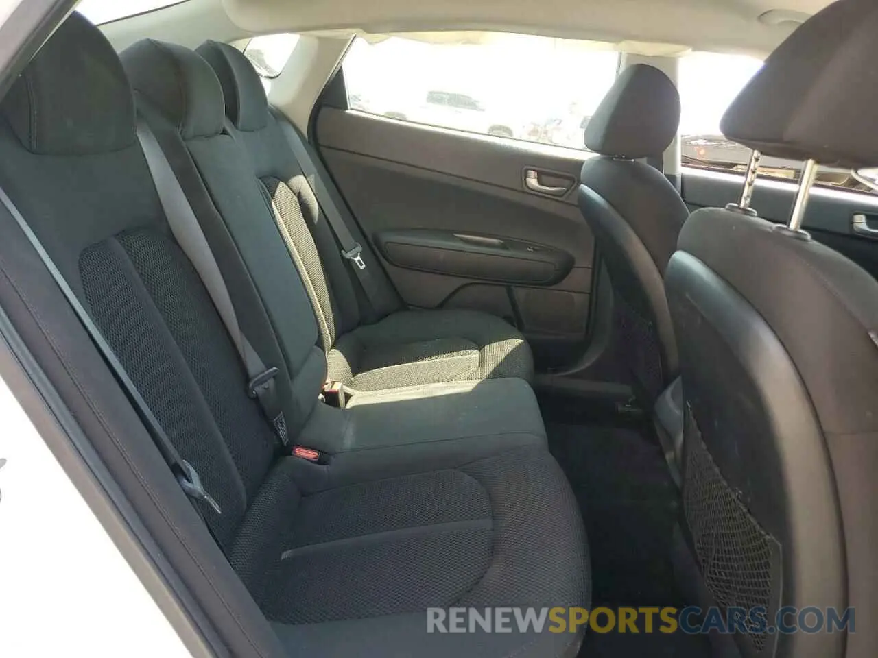 10 Photograph of a damaged car 5XXGT4L38KG336225 KIA OPTIMA 2019
