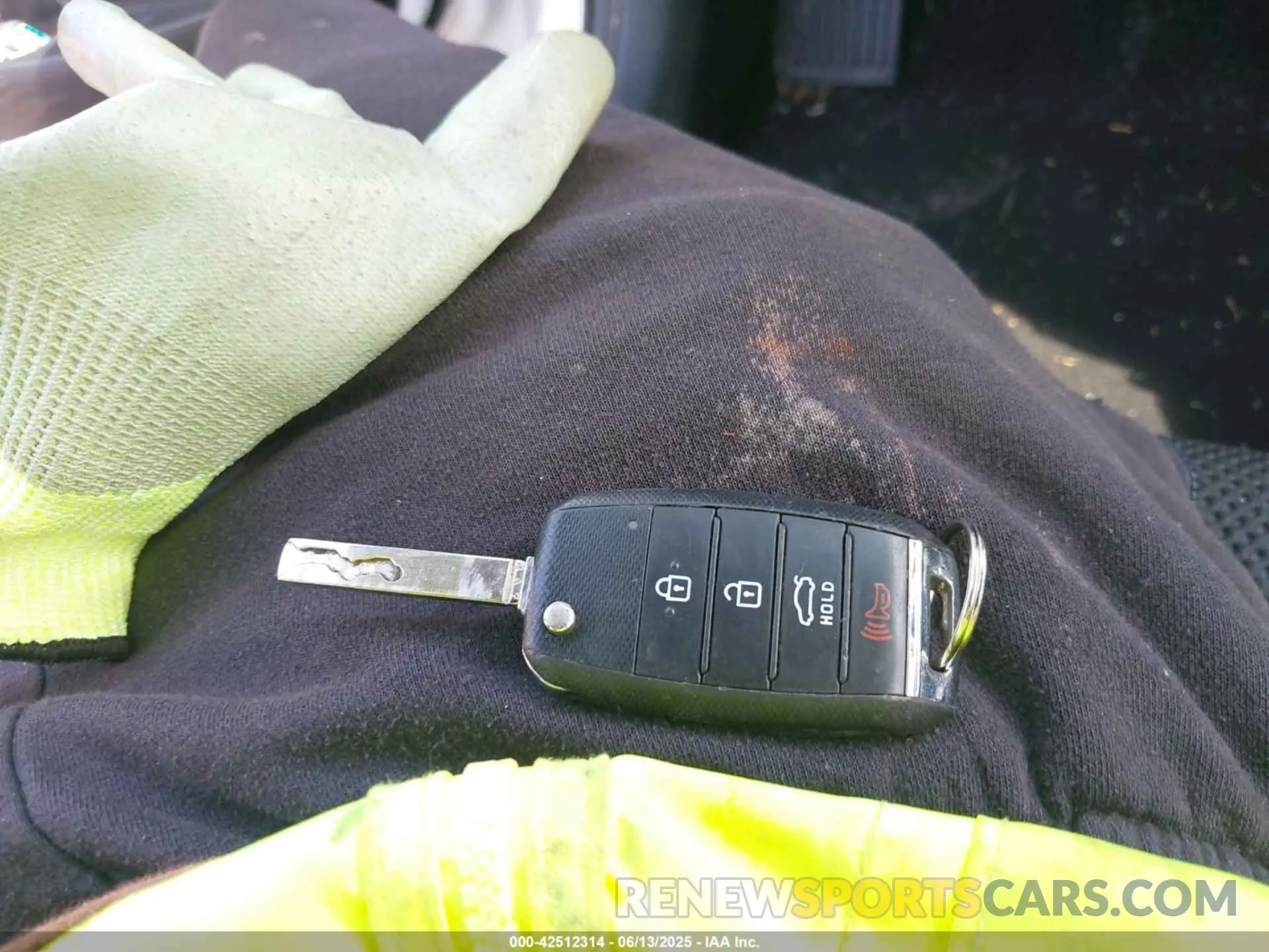 11 Photograph of a damaged car 5XXGT4L38KG346026 KIA OPTIMA 2019