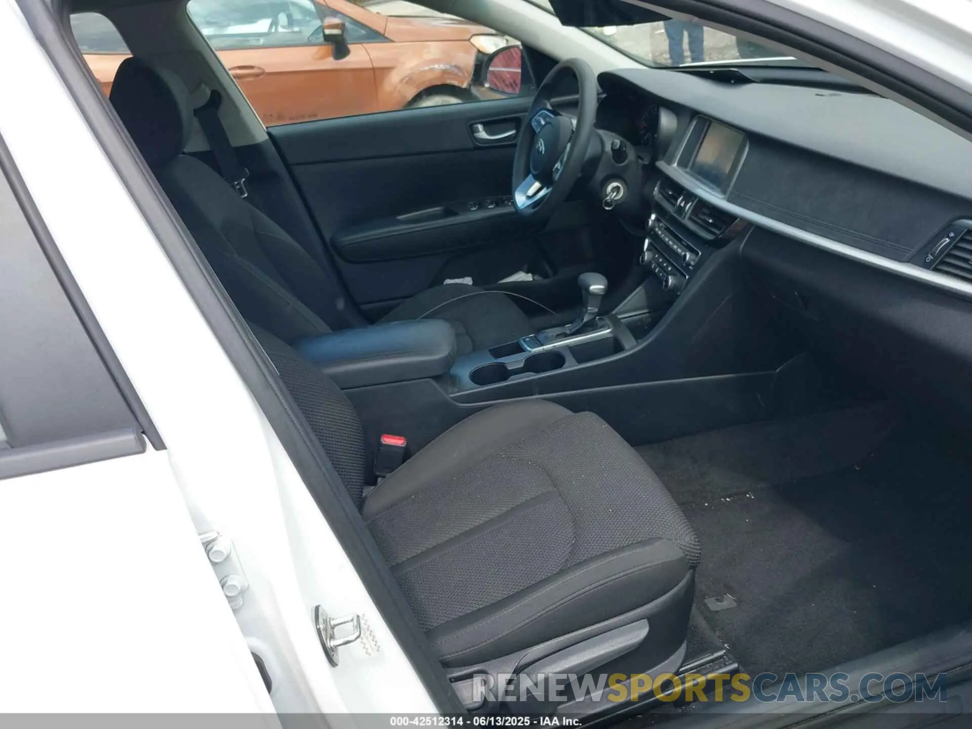 5 Photograph of a damaged car 5XXGT4L38KG346026 KIA OPTIMA 2019