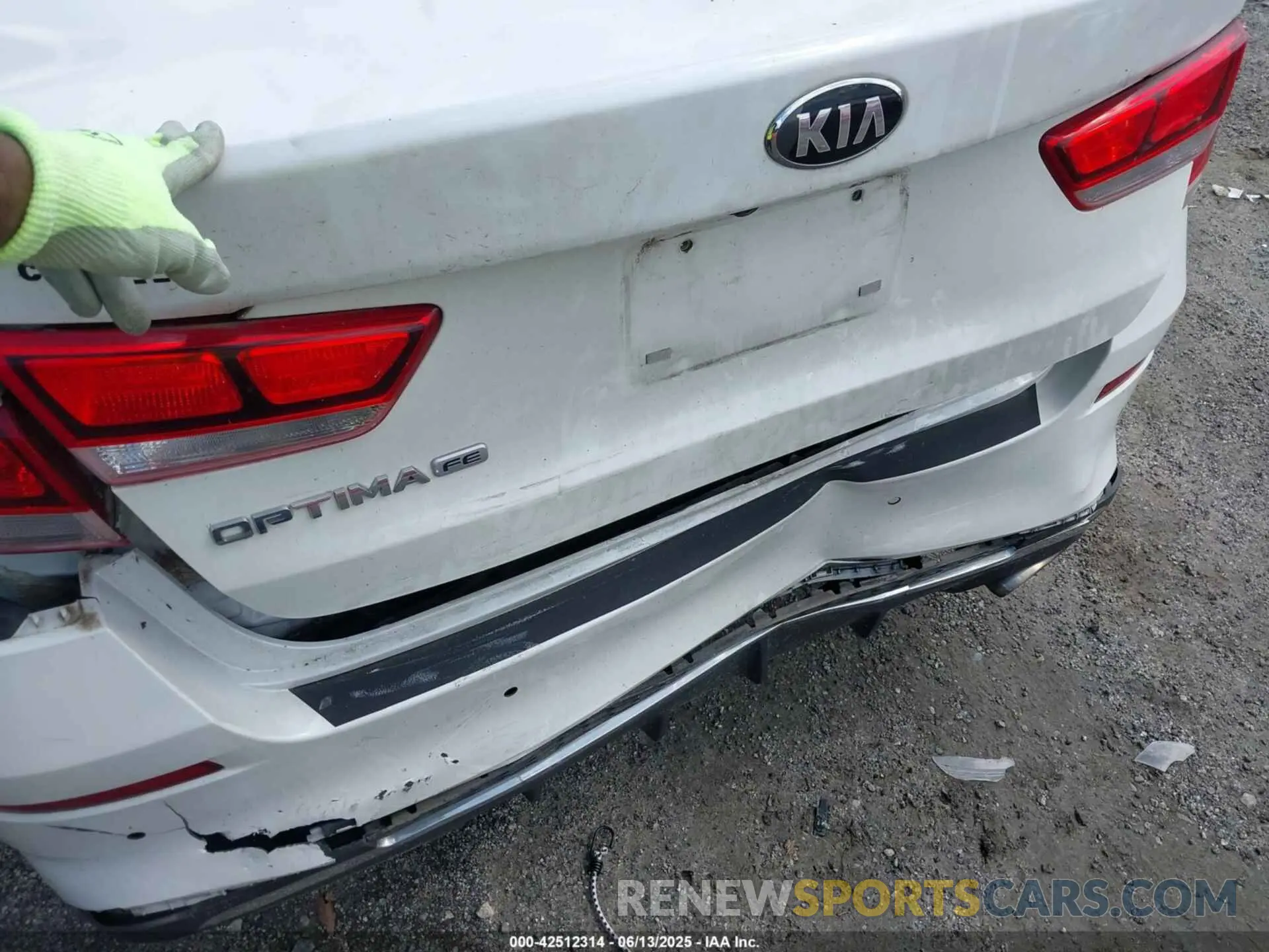 6 Photograph of a damaged car 5XXGT4L38KG346026 KIA OPTIMA 2019