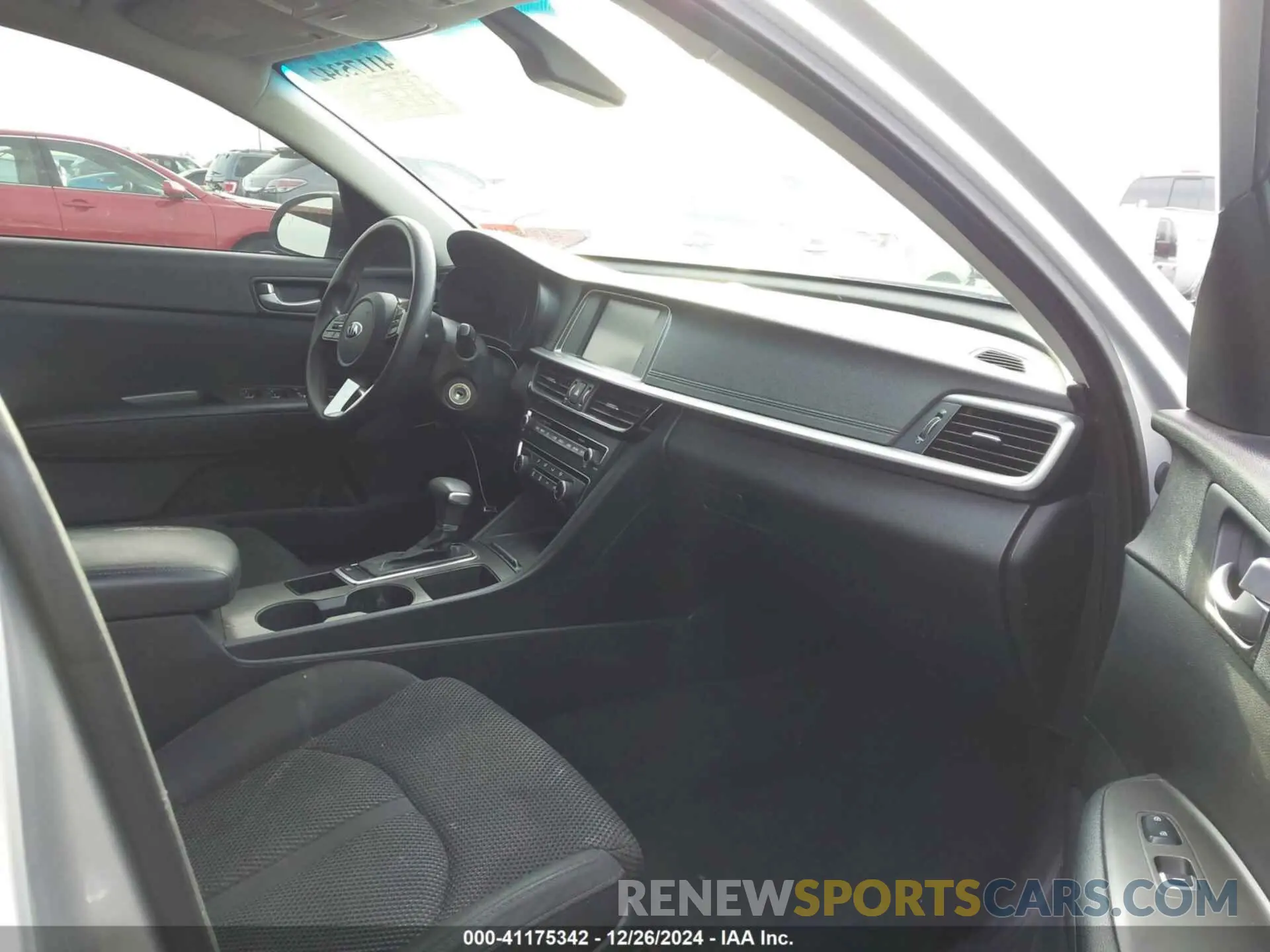 5 Photograph of a damaged car 5XXGT4L38KG347662 KIA OPTIMA 2019