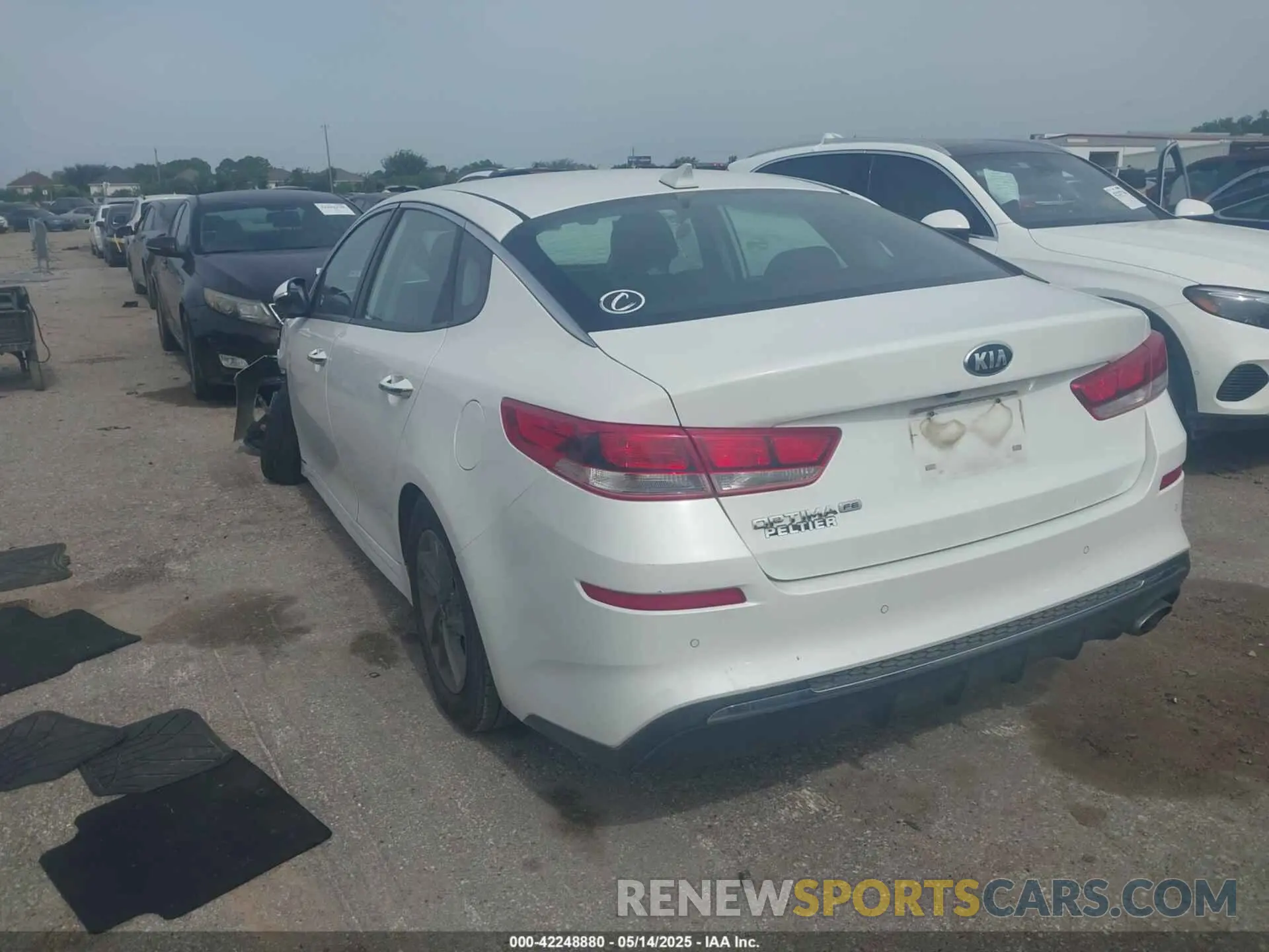 3 Photograph of a damaged car 5XXGT4L38KG350626 KIA OPTIMA 2019