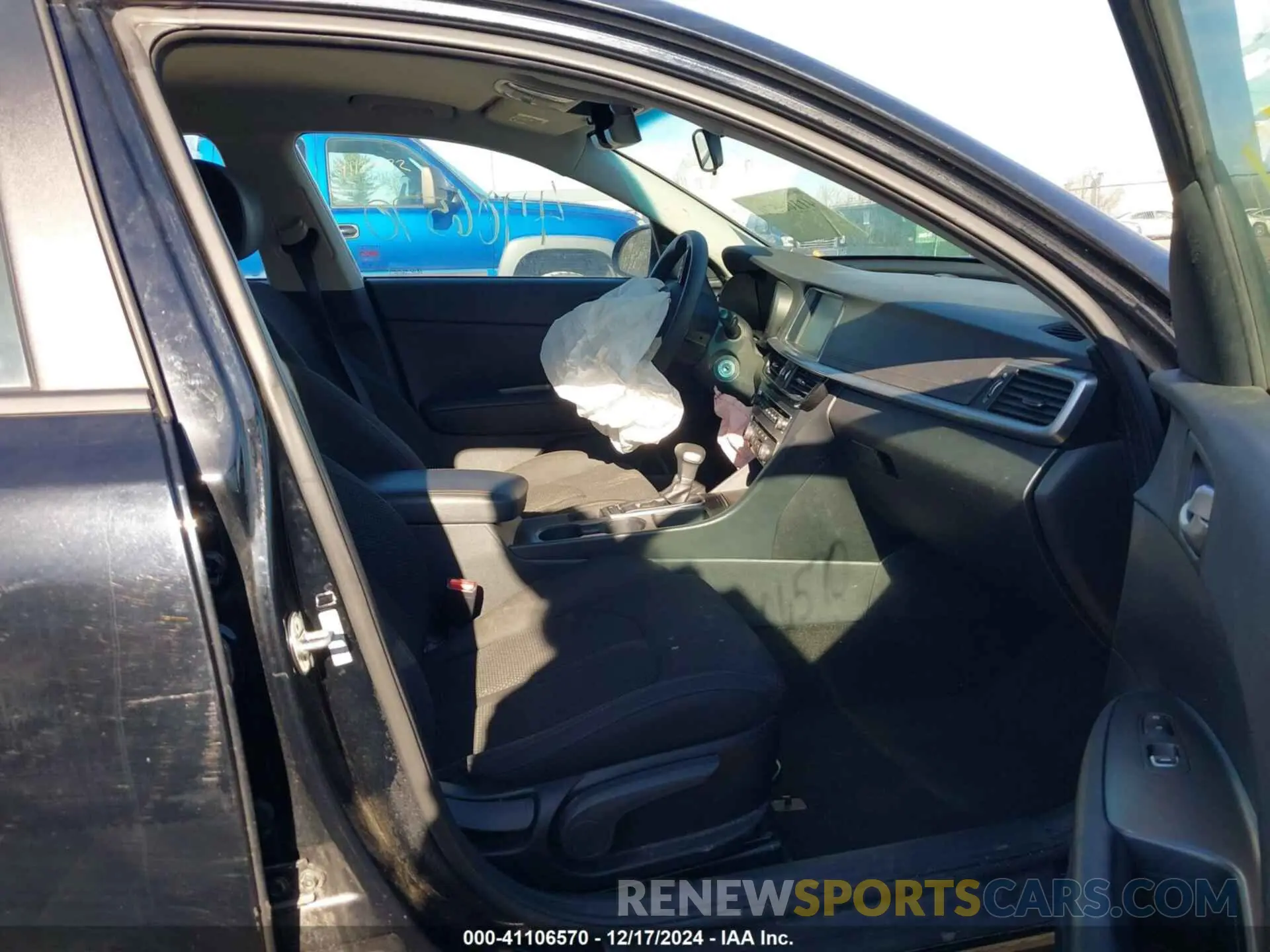 5 Photograph of a damaged car 5XXGT4L38KG351064 KIA OPTIMA 2019
