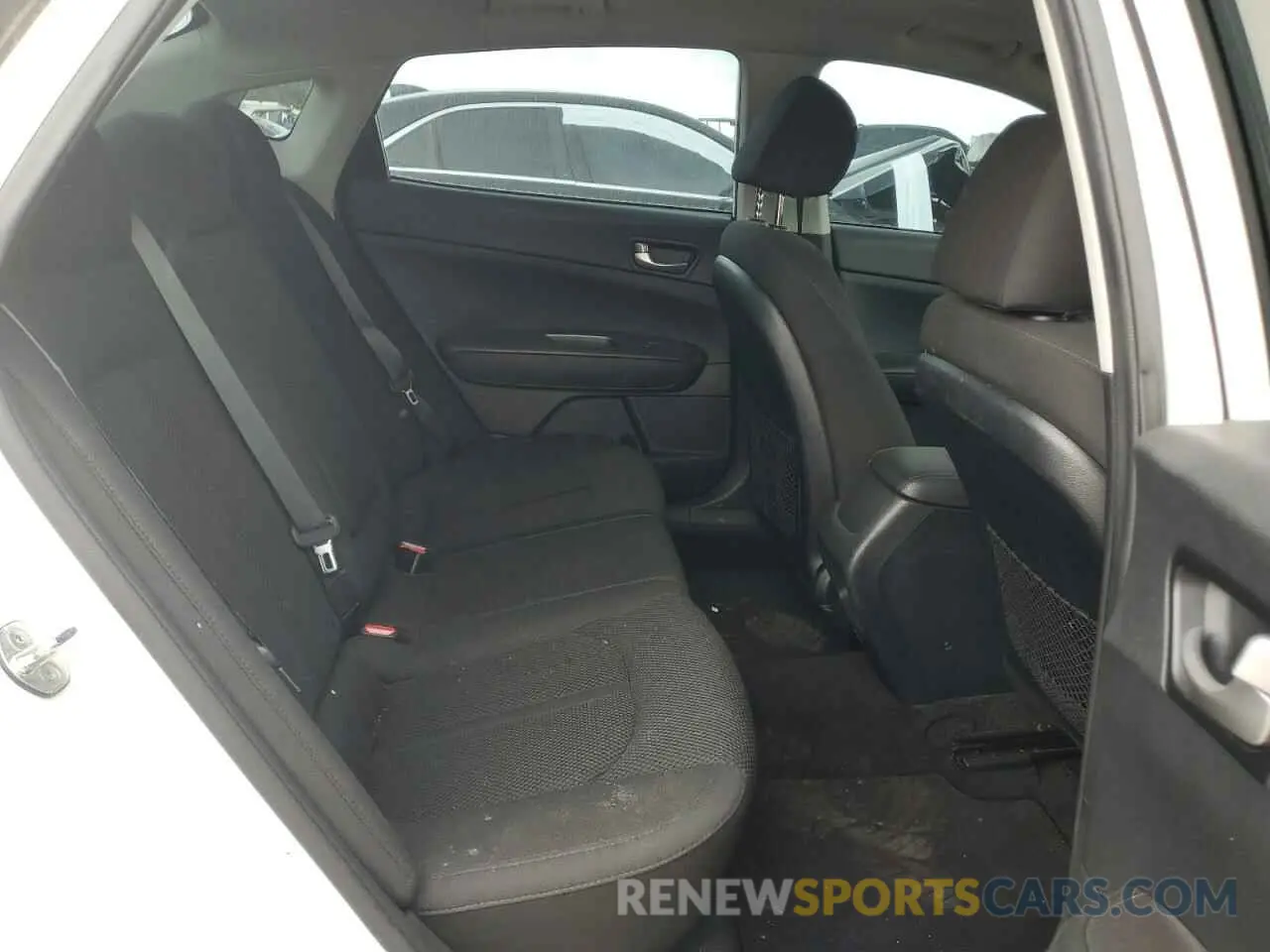 10 Photograph of a damaged car 5XXGT4L38KG357754 KIA OPTIMA 2019