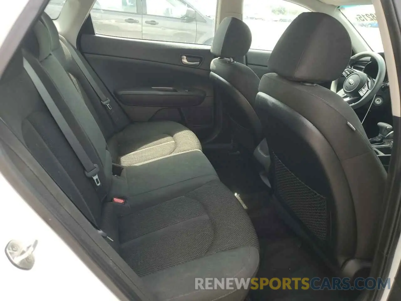 10 Photograph of a damaged car 5XXGT4L38KG361142 KIA OPTIMA 2019