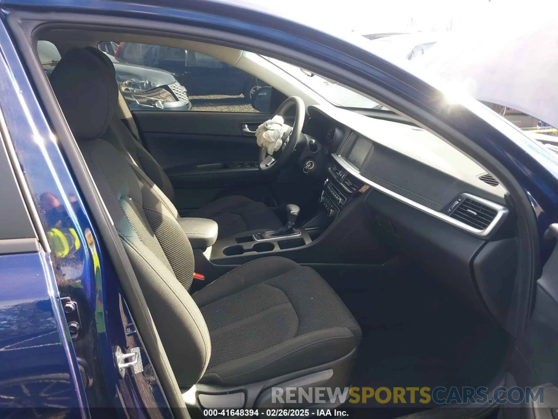 5 Photograph of a damaged car 5XXGT4L38KG372240 KIA OPTIMA 2019