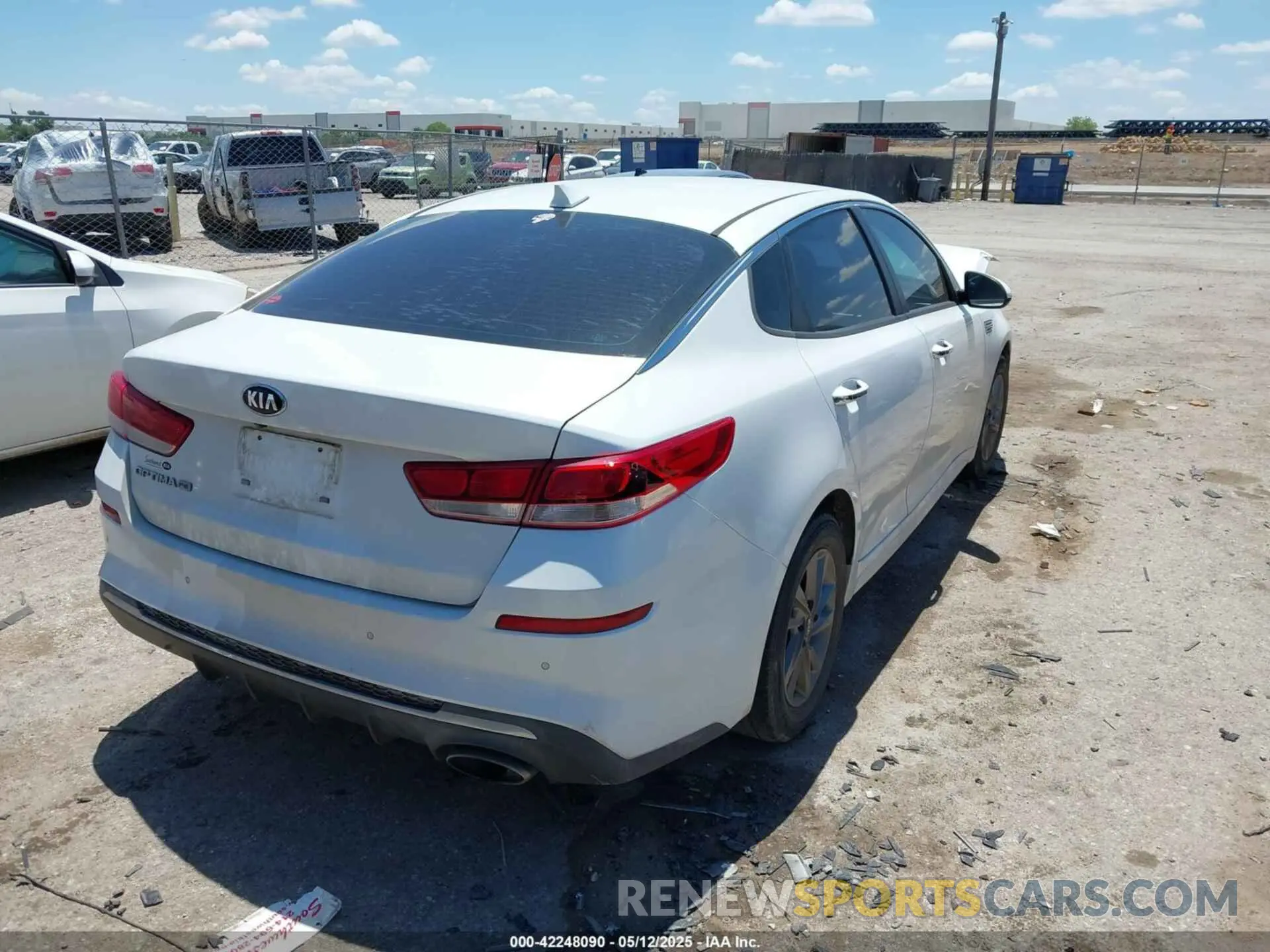 4 Photograph of a damaged car 5XXGT4L38KG372576 KIA OPTIMA 2019