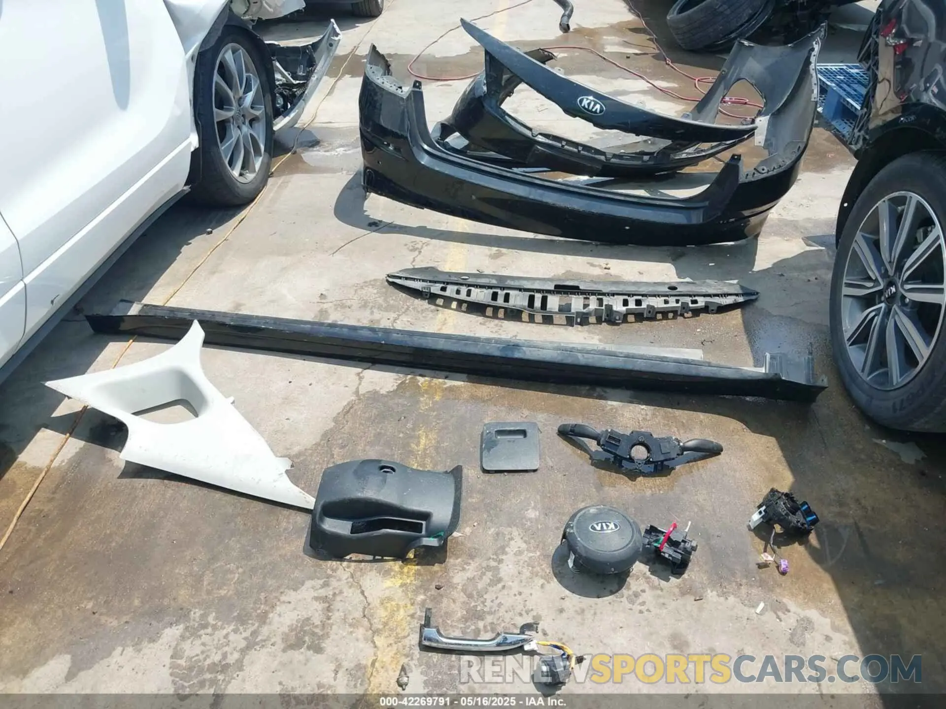 12 Photograph of a damaged car 5XXGT4L38KG375297 KIA OPTIMA 2019