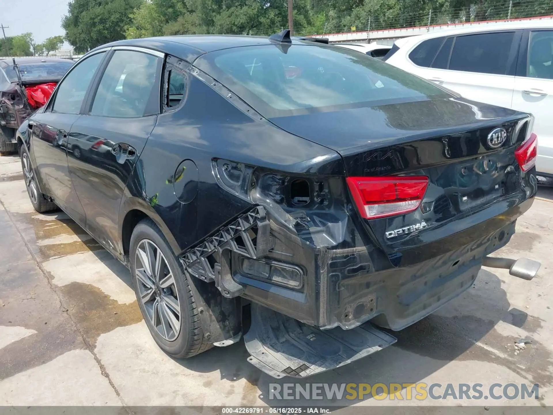 3 Photograph of a damaged car 5XXGT4L38KG375297 KIA OPTIMA 2019