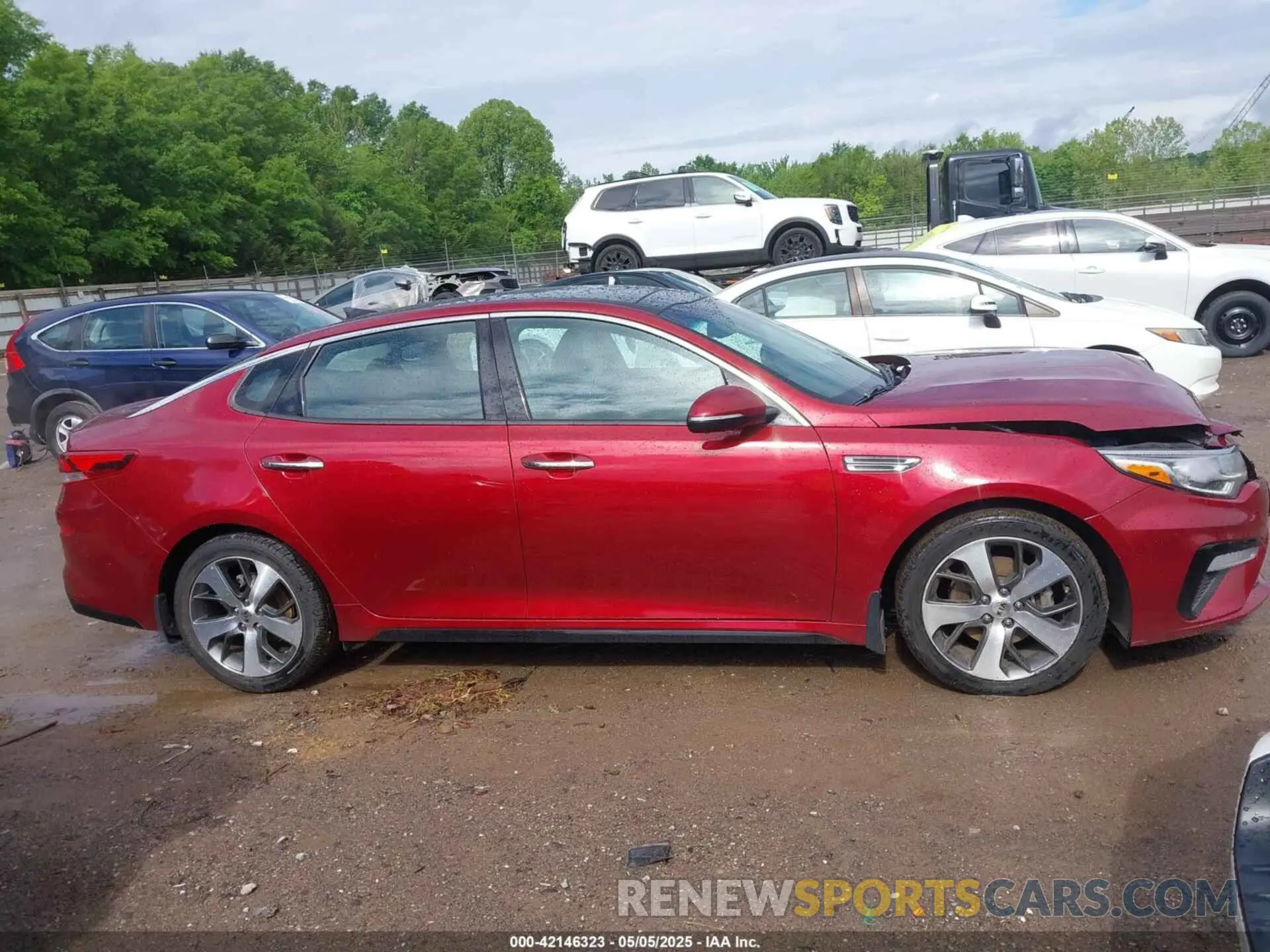 13 Photograph of a damaged car 5XXGT4L38KG375686 KIA OPTIMA 2019