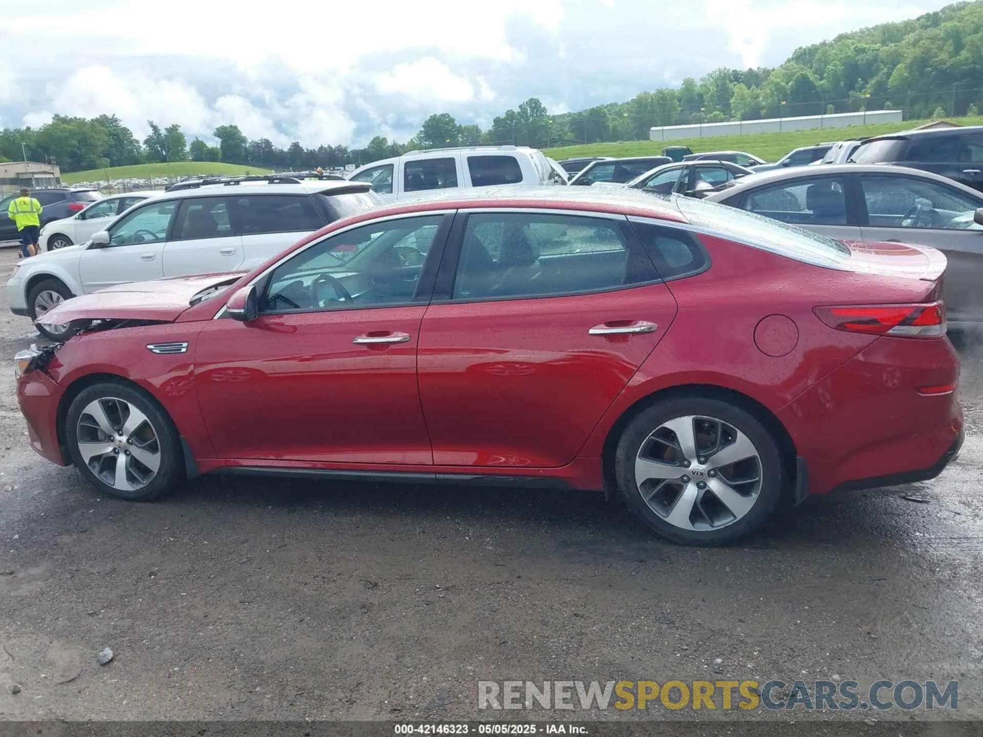 14 Photograph of a damaged car 5XXGT4L38KG375686 KIA OPTIMA 2019