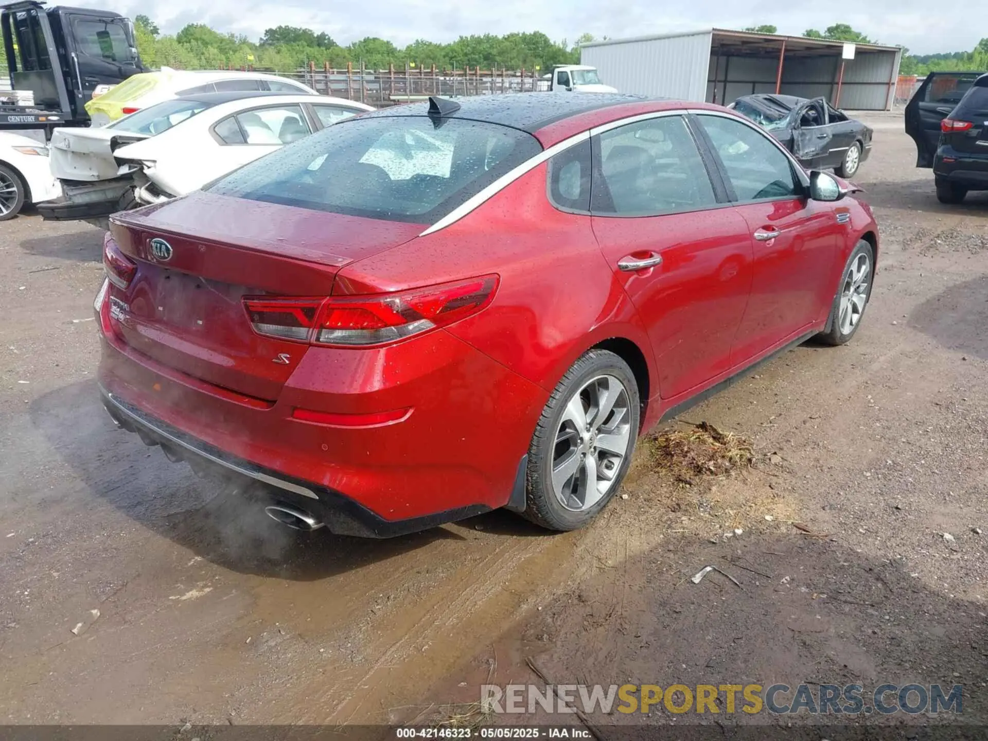 4 Photograph of a damaged car 5XXGT4L38KG375686 KIA OPTIMA 2019