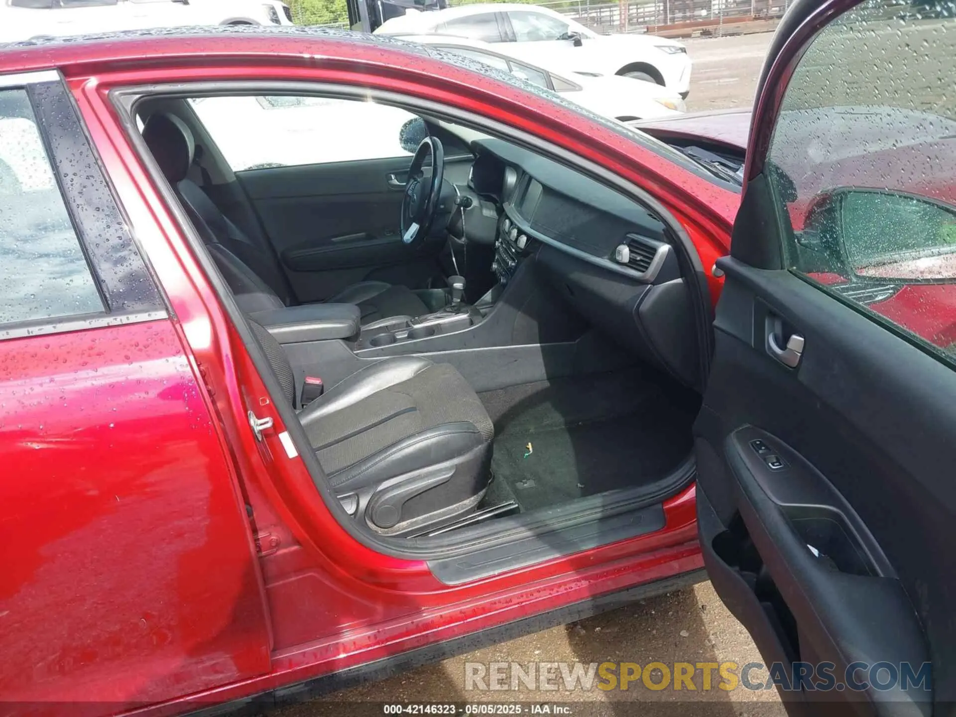 5 Photograph of a damaged car 5XXGT4L38KG375686 KIA OPTIMA 2019