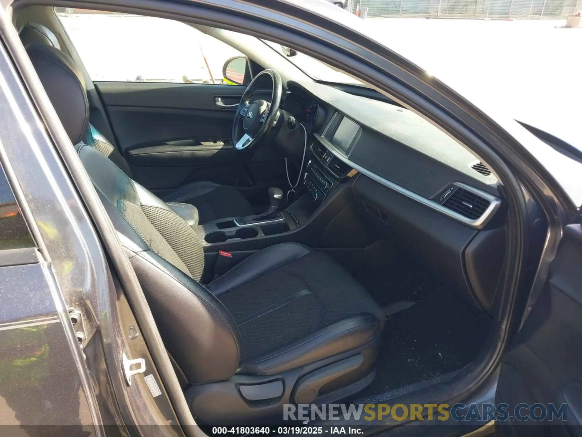 5 Photograph of a damaged car 5XXGT4L38KG376191 KIA OPTIMA 2019