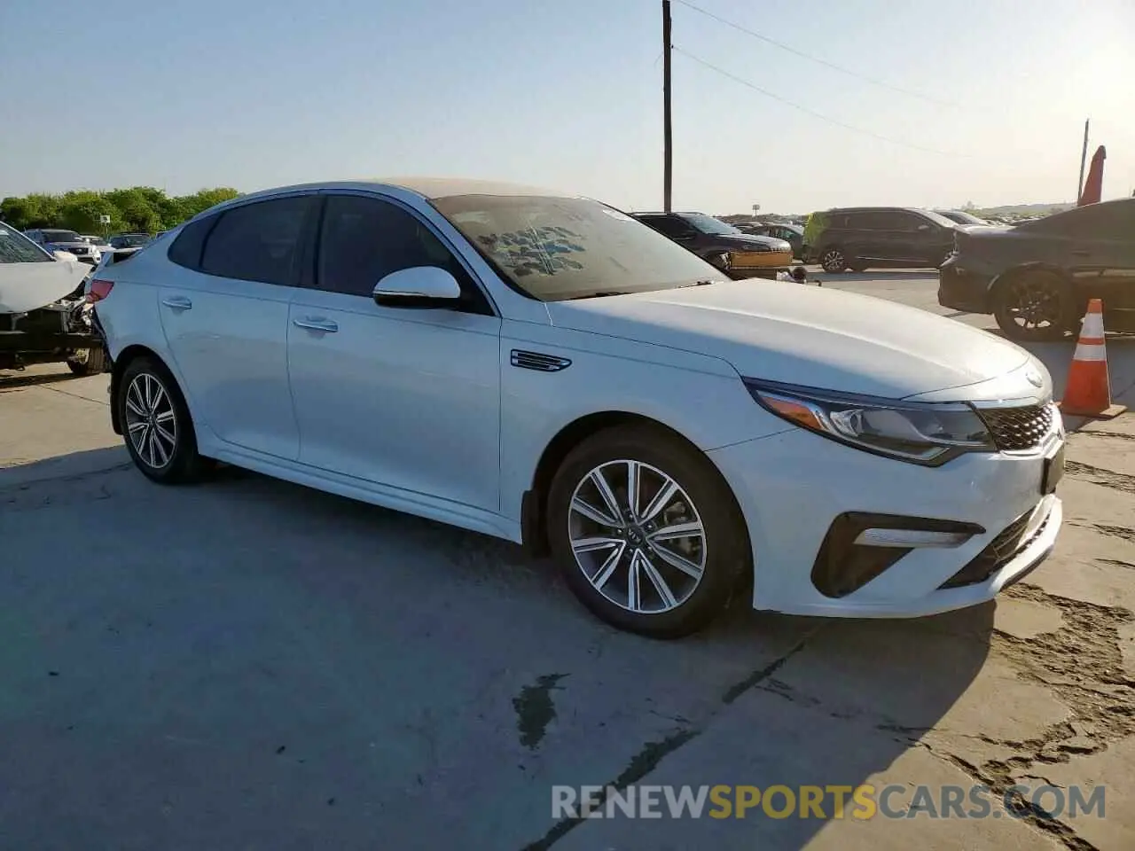 4 Photograph of a damaged car 5XXGT4L38KG376353 KIA OPTIMA 2019
