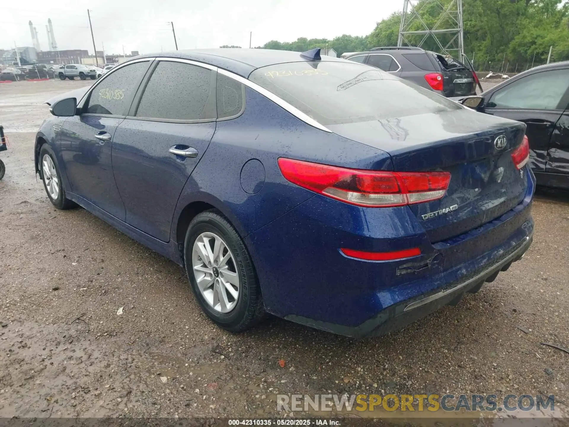3 Photograph of a damaged car 5XXGT4L39KG275693 KIA OPTIMA 2019