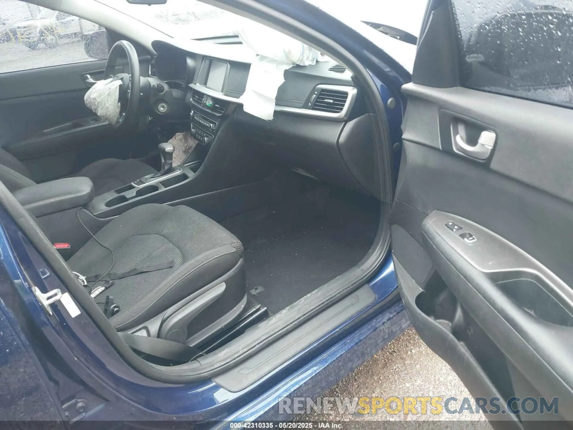 5 Photograph of a damaged car 5XXGT4L39KG275693 KIA OPTIMA 2019
