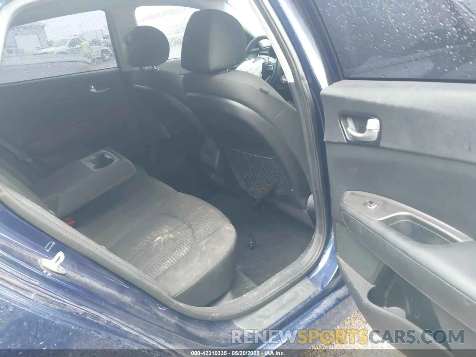 8 Photograph of a damaged car 5XXGT4L39KG275693 KIA OPTIMA 2019