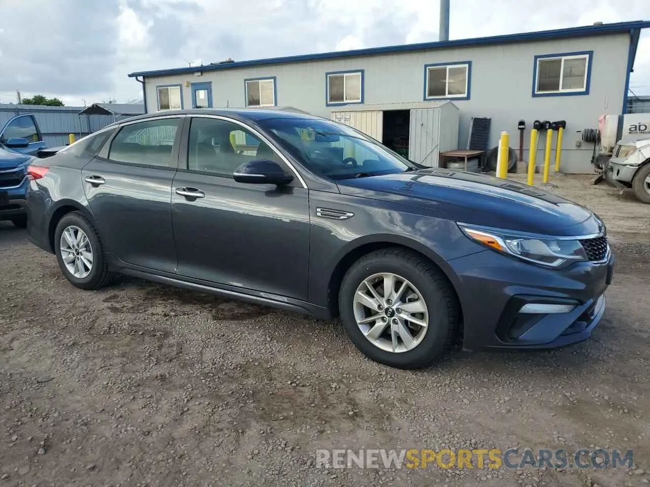 4 Photograph of a damaged car 5XXGT4L39KG284281 KIA OPTIMA 2019