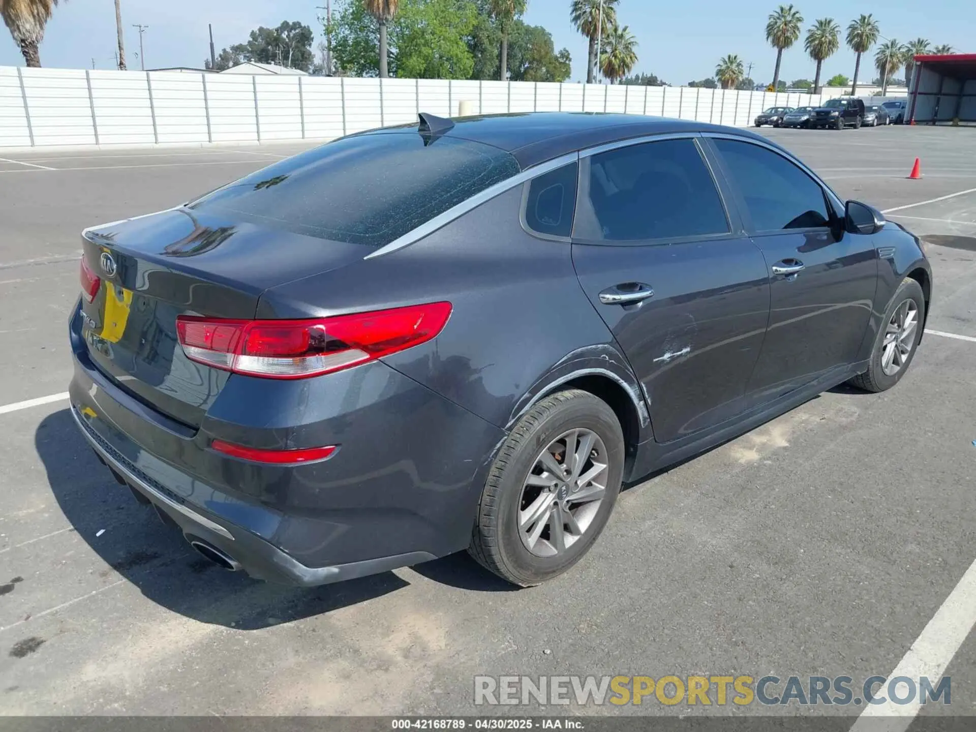 4 Photograph of a damaged car 5XXGT4L39KG288153 KIA OPTIMA 2019