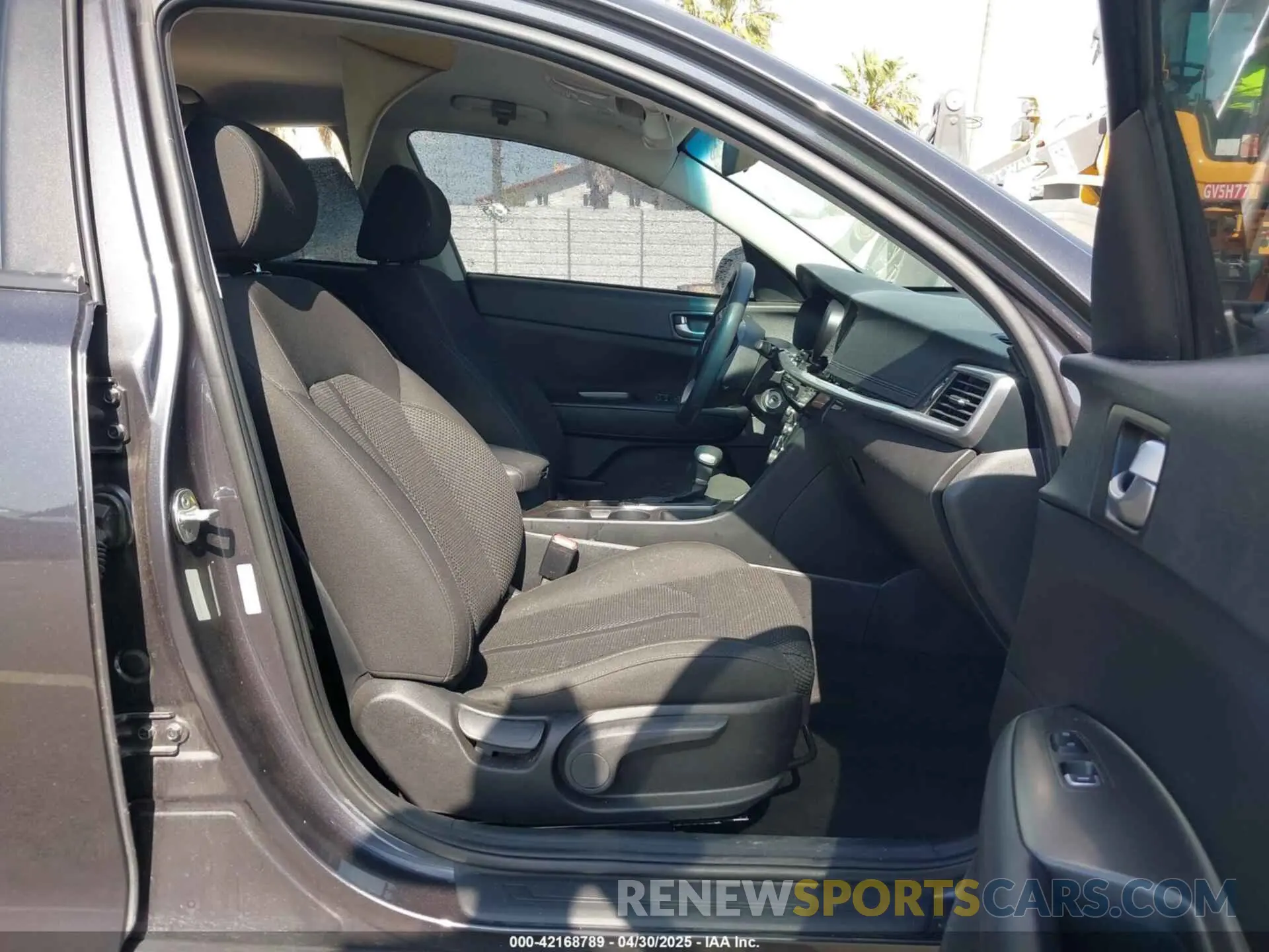 5 Photograph of a damaged car 5XXGT4L39KG288153 KIA OPTIMA 2019