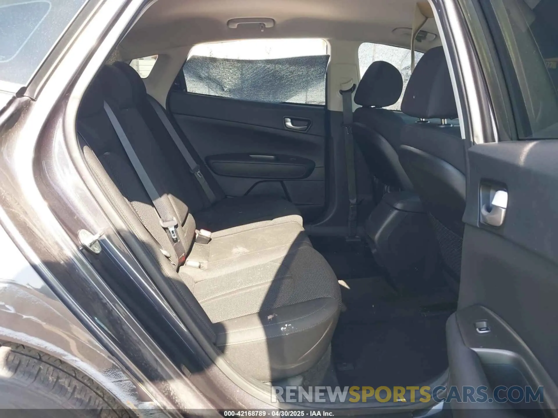 8 Photograph of a damaged car 5XXGT4L39KG288153 KIA OPTIMA 2019