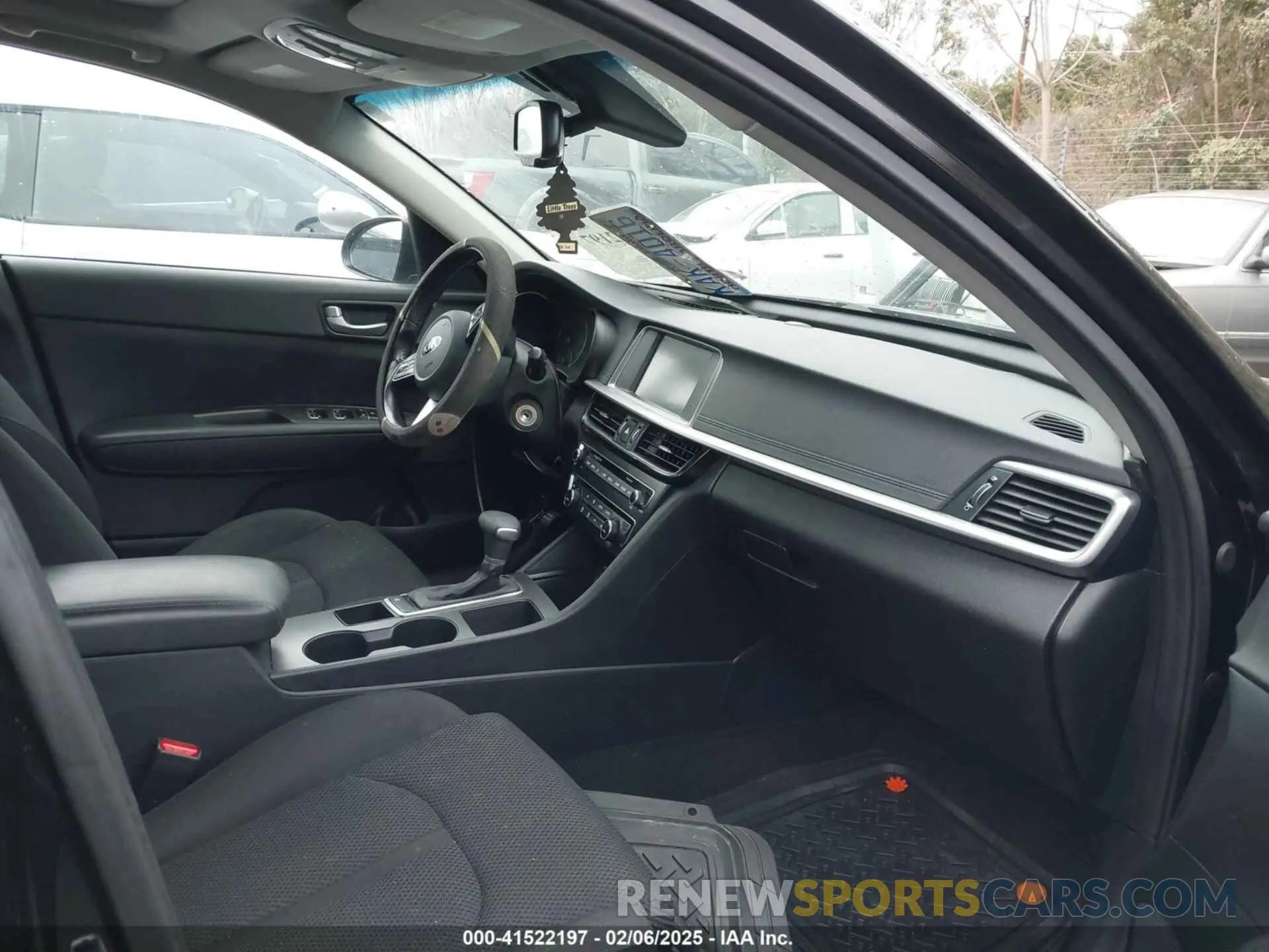 5 Photograph of a damaged car 5XXGT4L39KG310782 KIA OPTIMA 2019