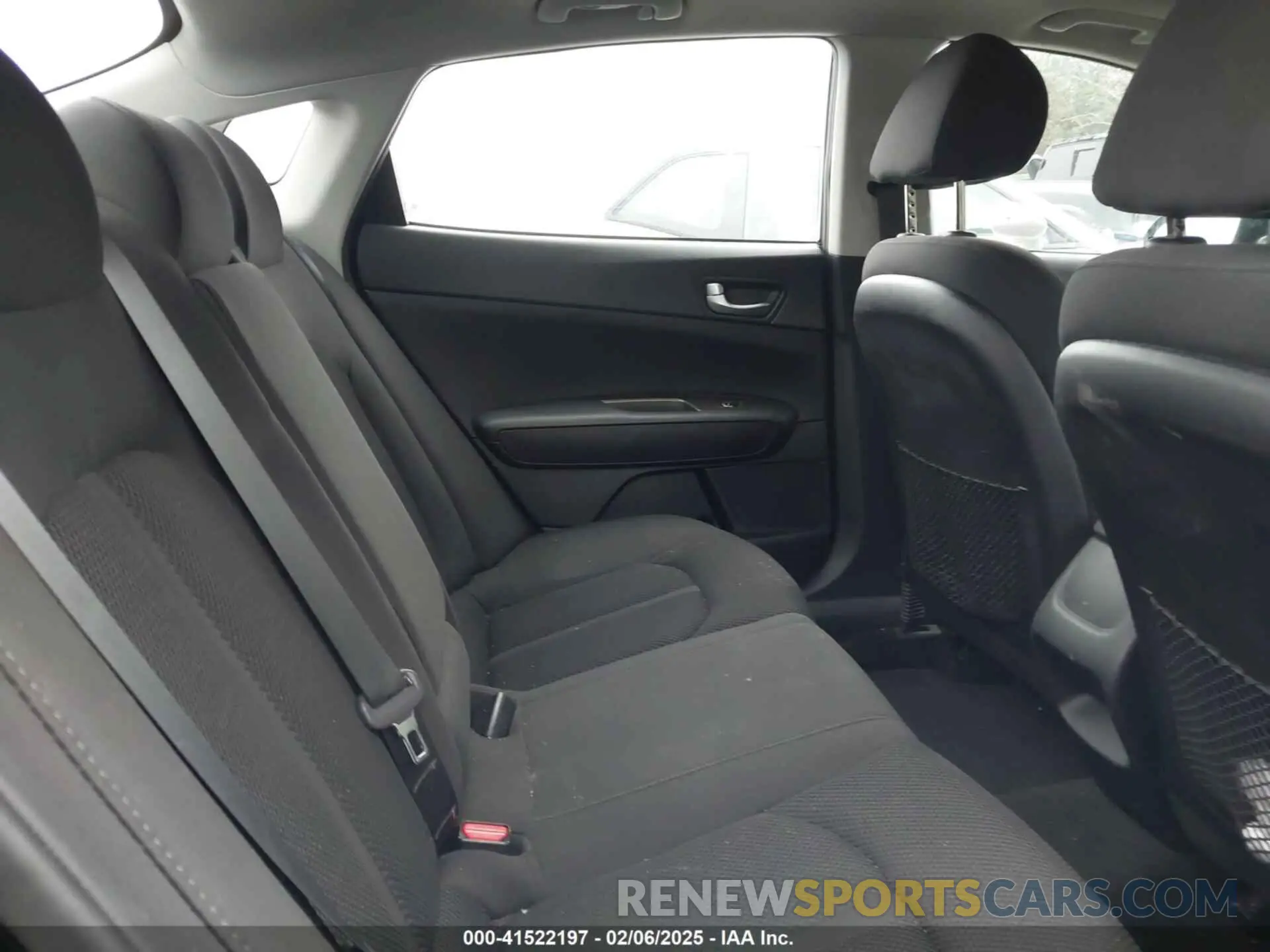 8 Photograph of a damaged car 5XXGT4L39KG310782 KIA OPTIMA 2019