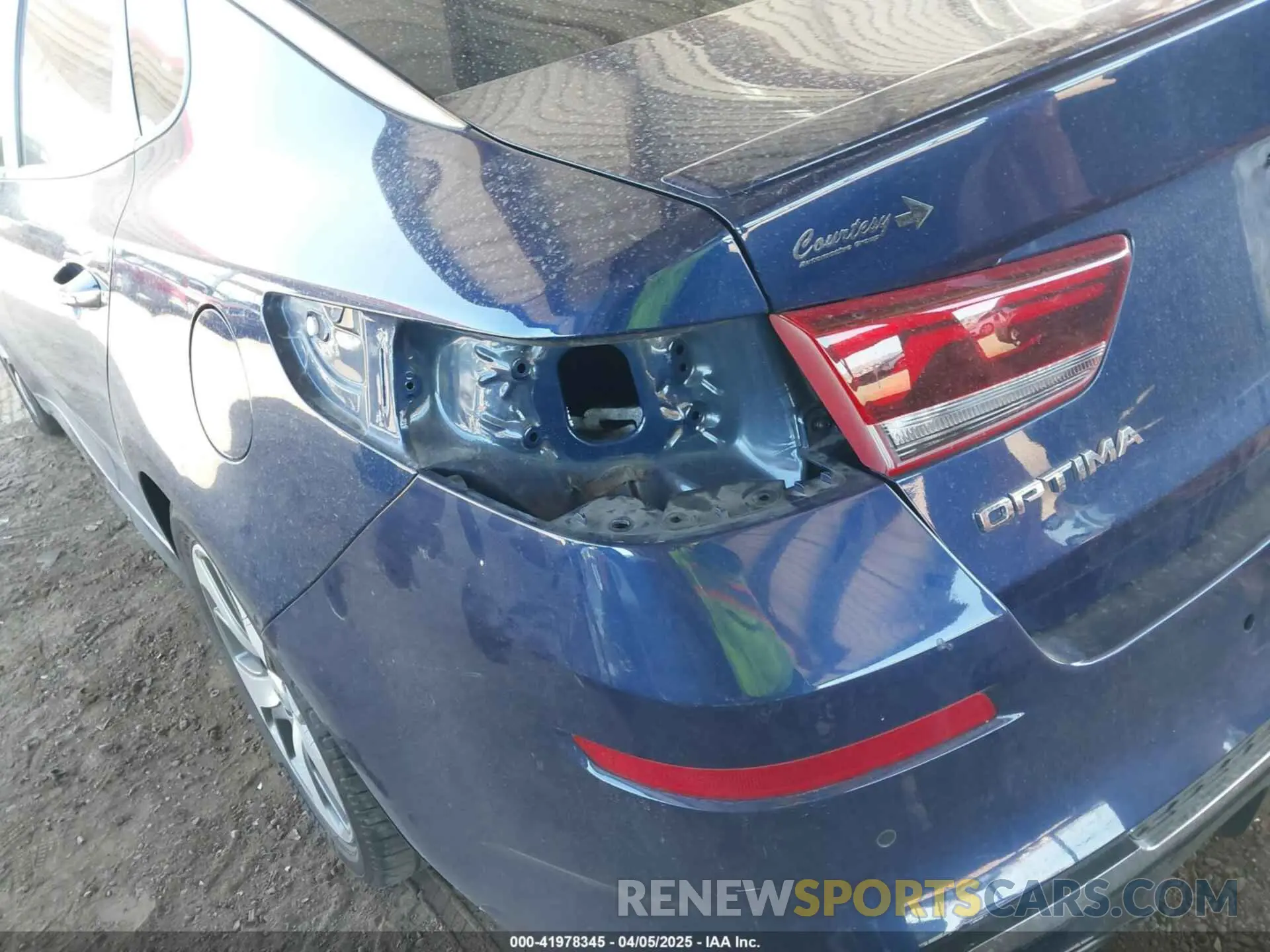17 Photograph of a damaged car 5XXGT4L39KG319255 KIA OPTIMA 2019