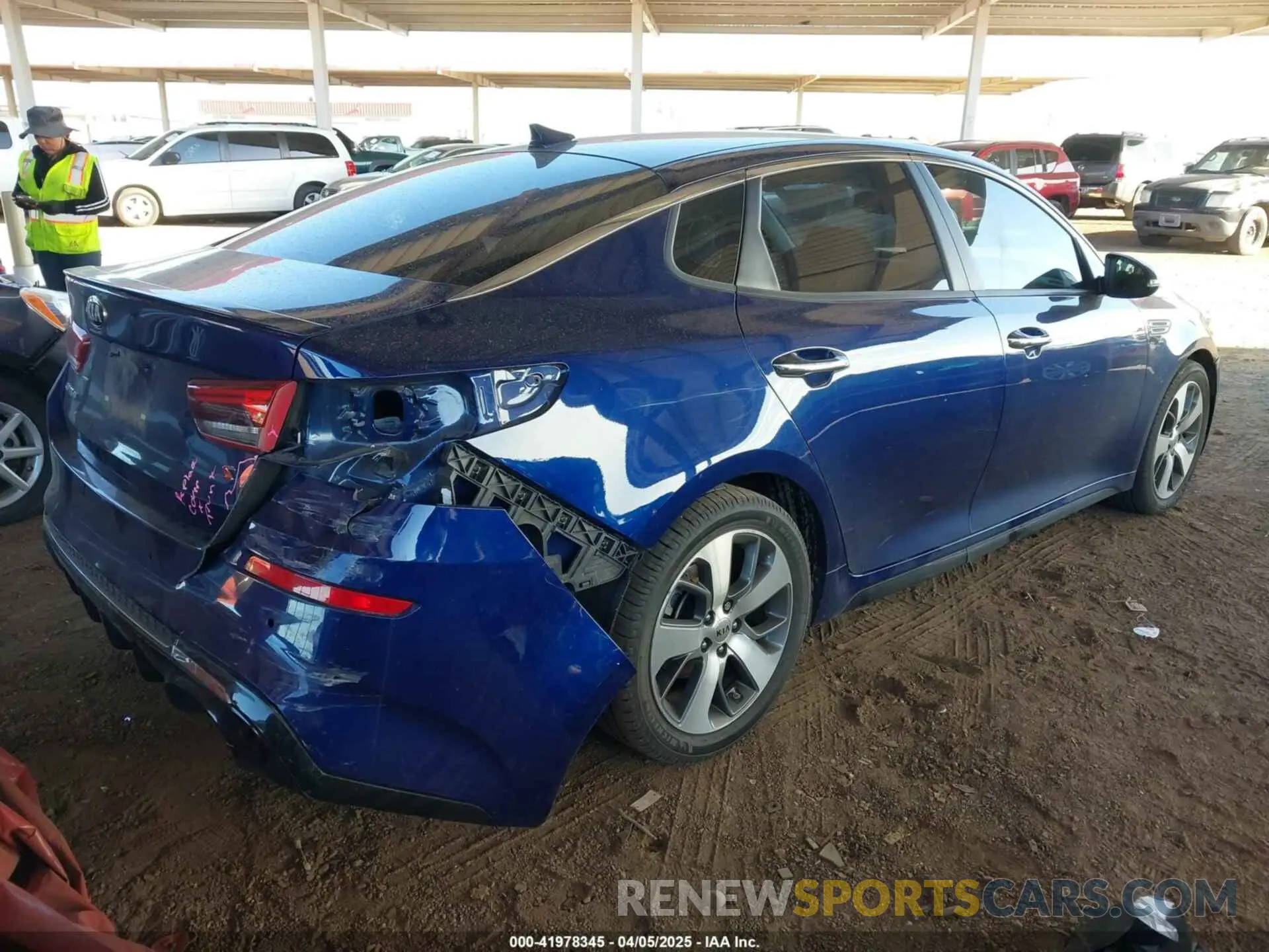 4 Photograph of a damaged car 5XXGT4L39KG319255 KIA OPTIMA 2019