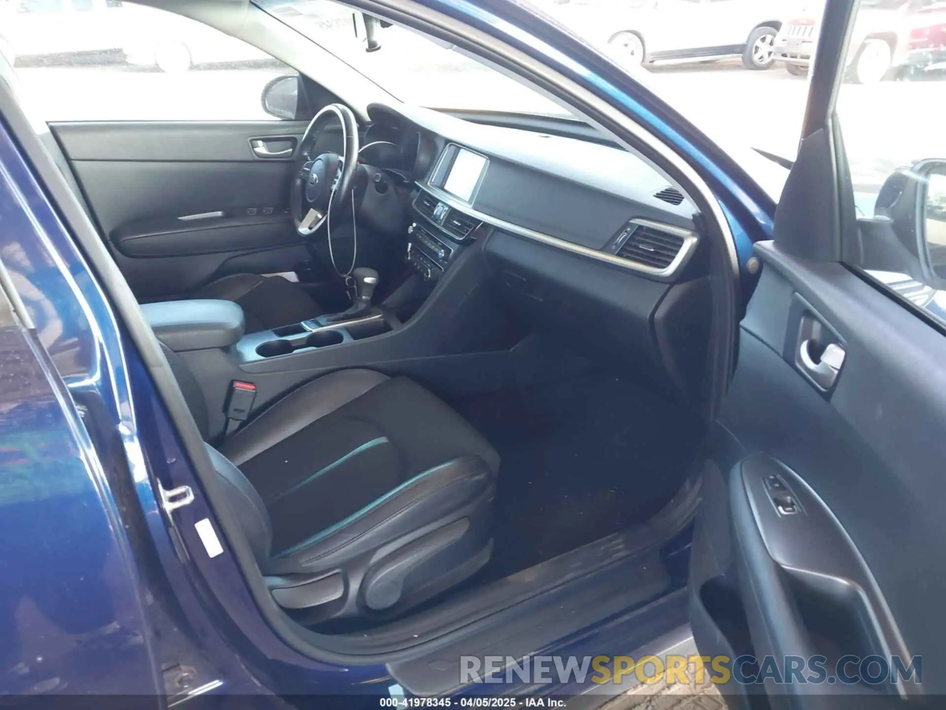 5 Photograph of a damaged car 5XXGT4L39KG319255 KIA OPTIMA 2019