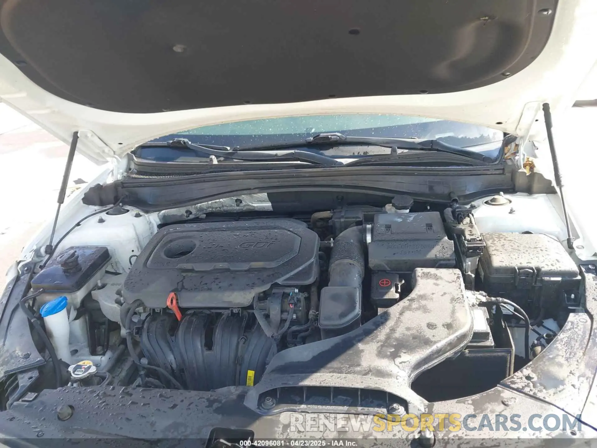10 Photograph of a damaged car 5XXGT4L39KG322754 KIA OPTIMA 2019