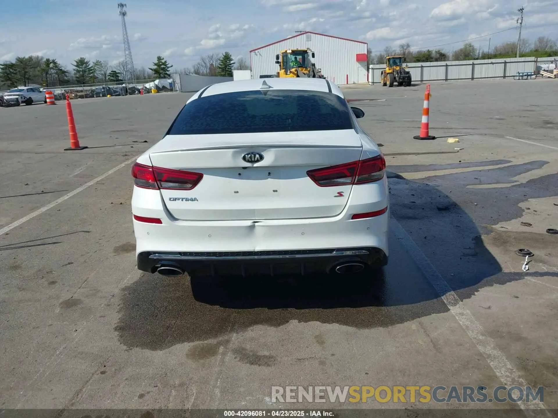17 Photograph of a damaged car 5XXGT4L39KG322754 KIA OPTIMA 2019