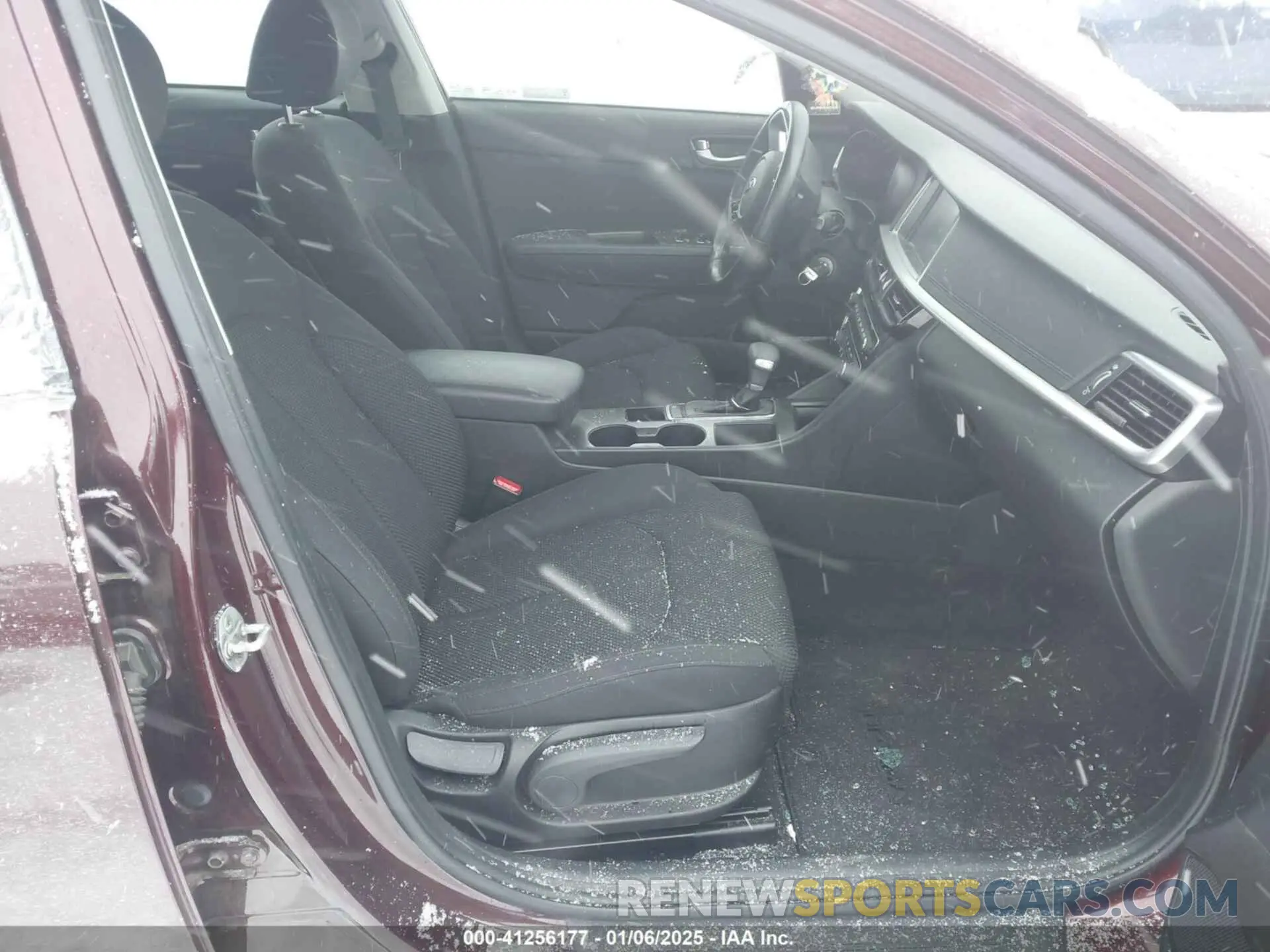 5 Photograph of a damaged car 5XXGT4L39KG323600 KIA OPTIMA 2019