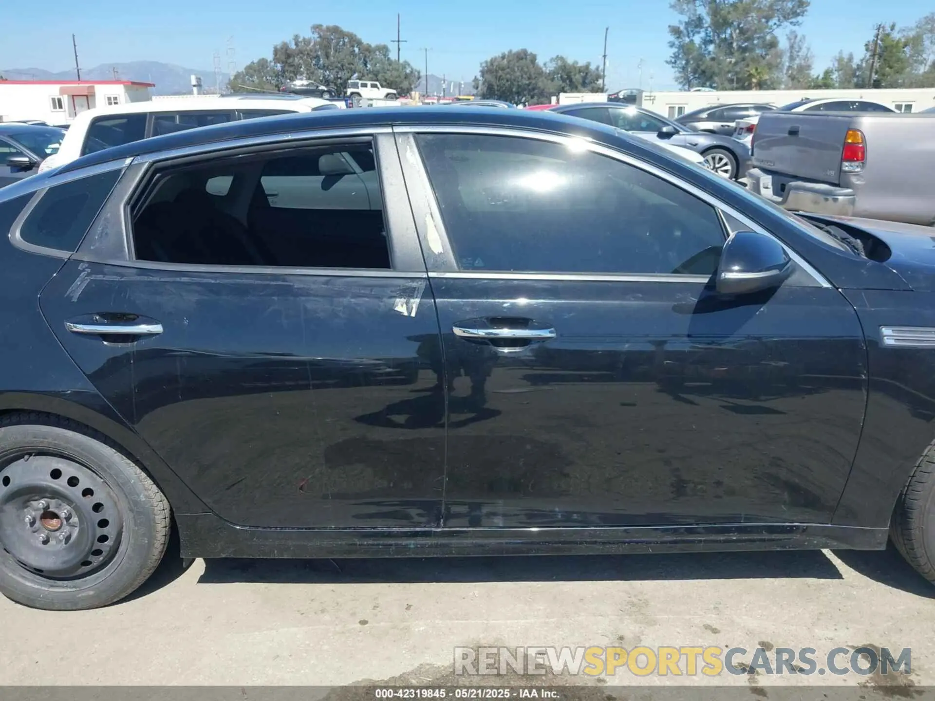 14 Photograph of a damaged car 5XXGT4L39KG324374 KIA OPTIMA 2019
