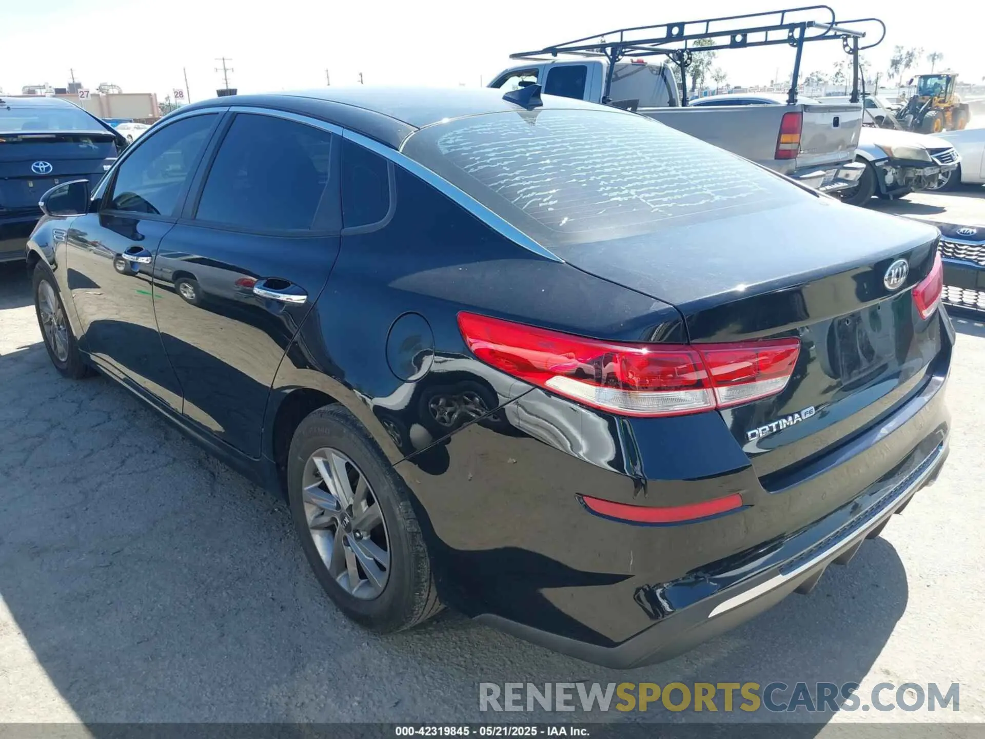 3 Photograph of a damaged car 5XXGT4L39KG324374 KIA OPTIMA 2019