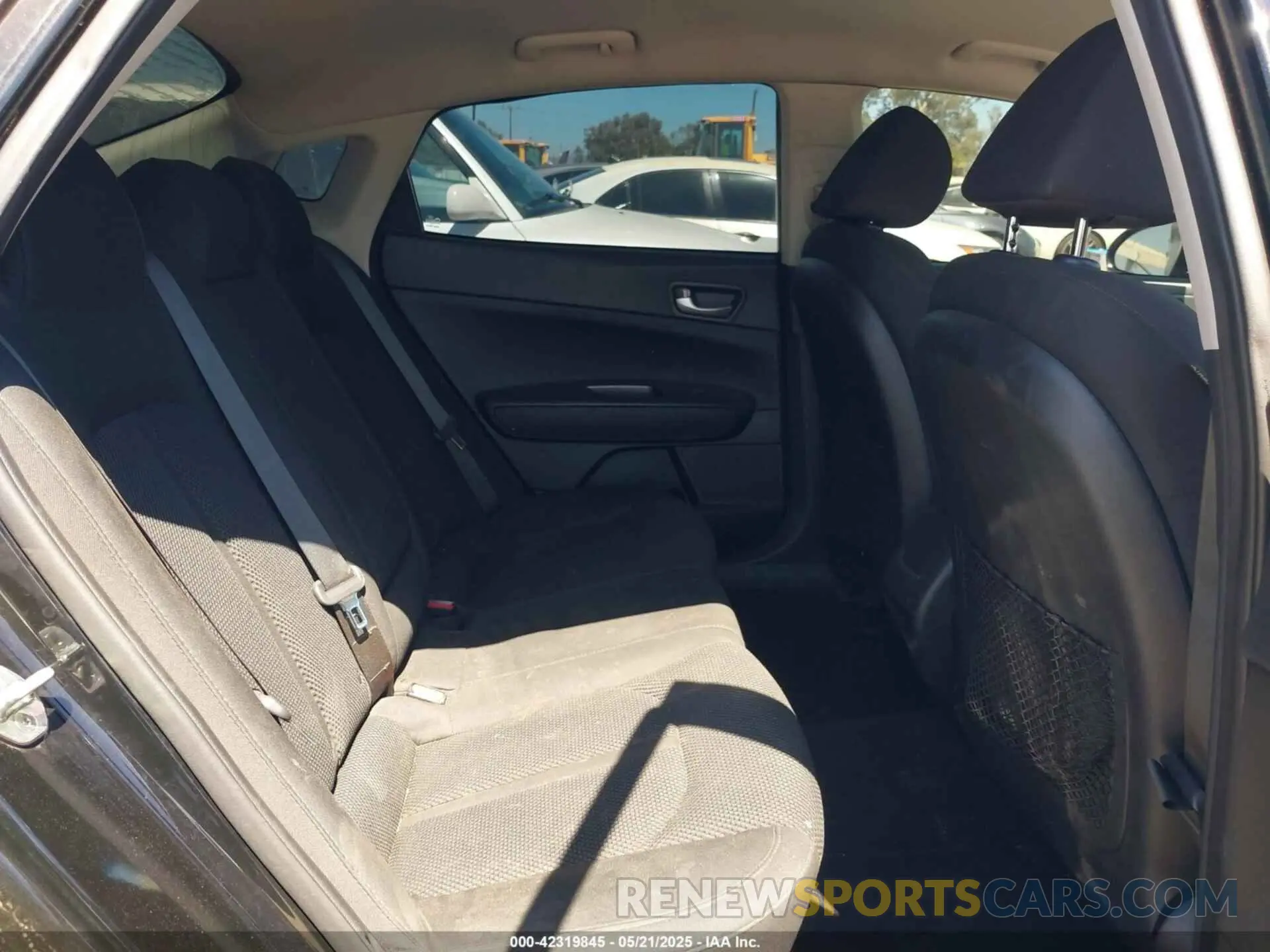 8 Photograph of a damaged car 5XXGT4L39KG324374 KIA OPTIMA 2019