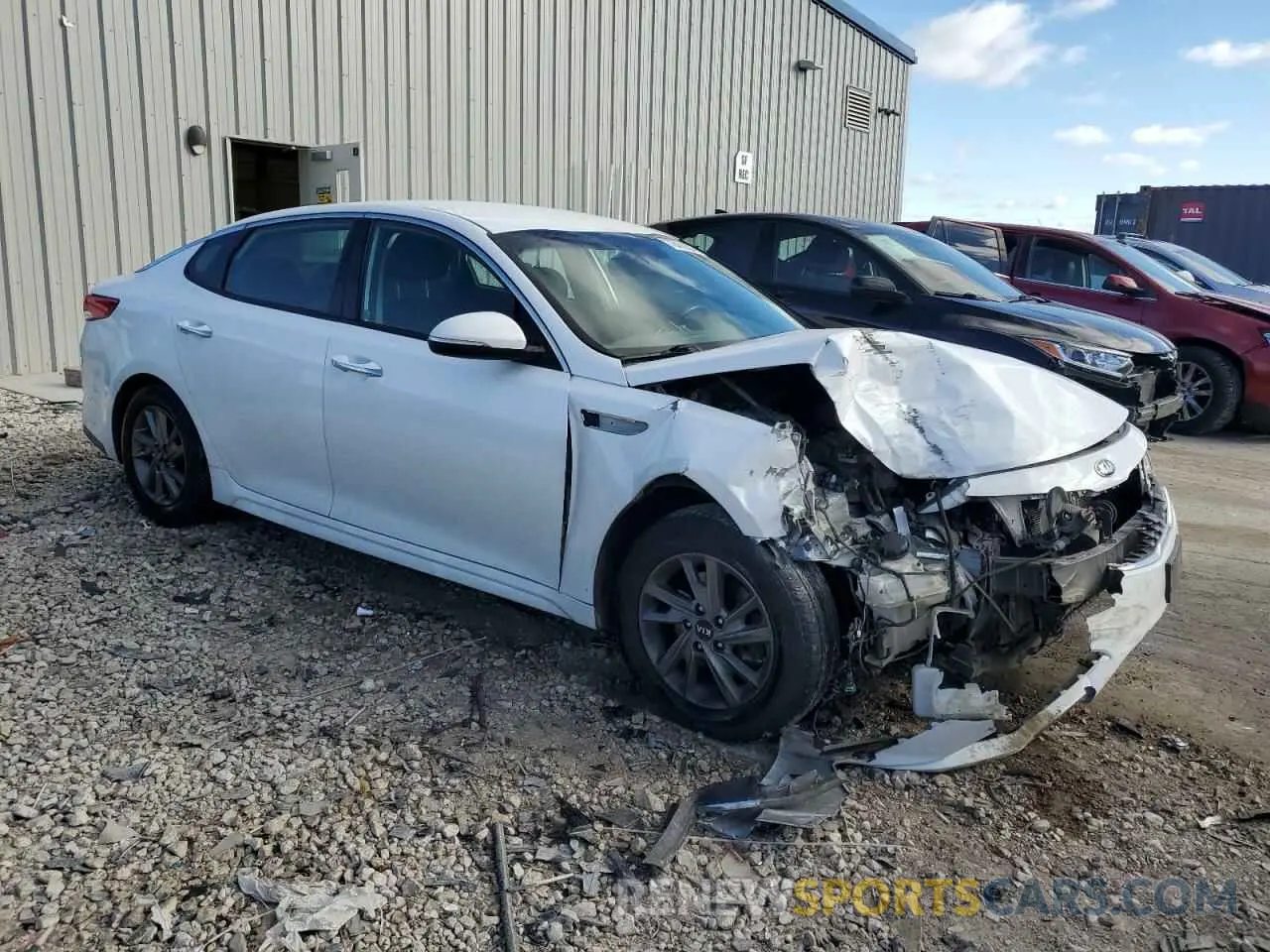 4 Photograph of a damaged car 5XXGT4L39KG325248 KIA OPTIMA 2019