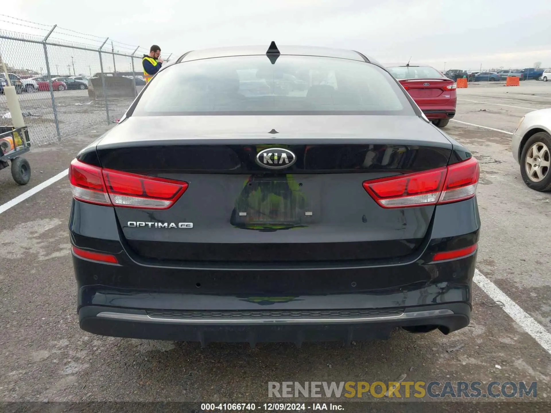 17 Photograph of a damaged car 5XXGT4L39KG327257 KIA OPTIMA 2019