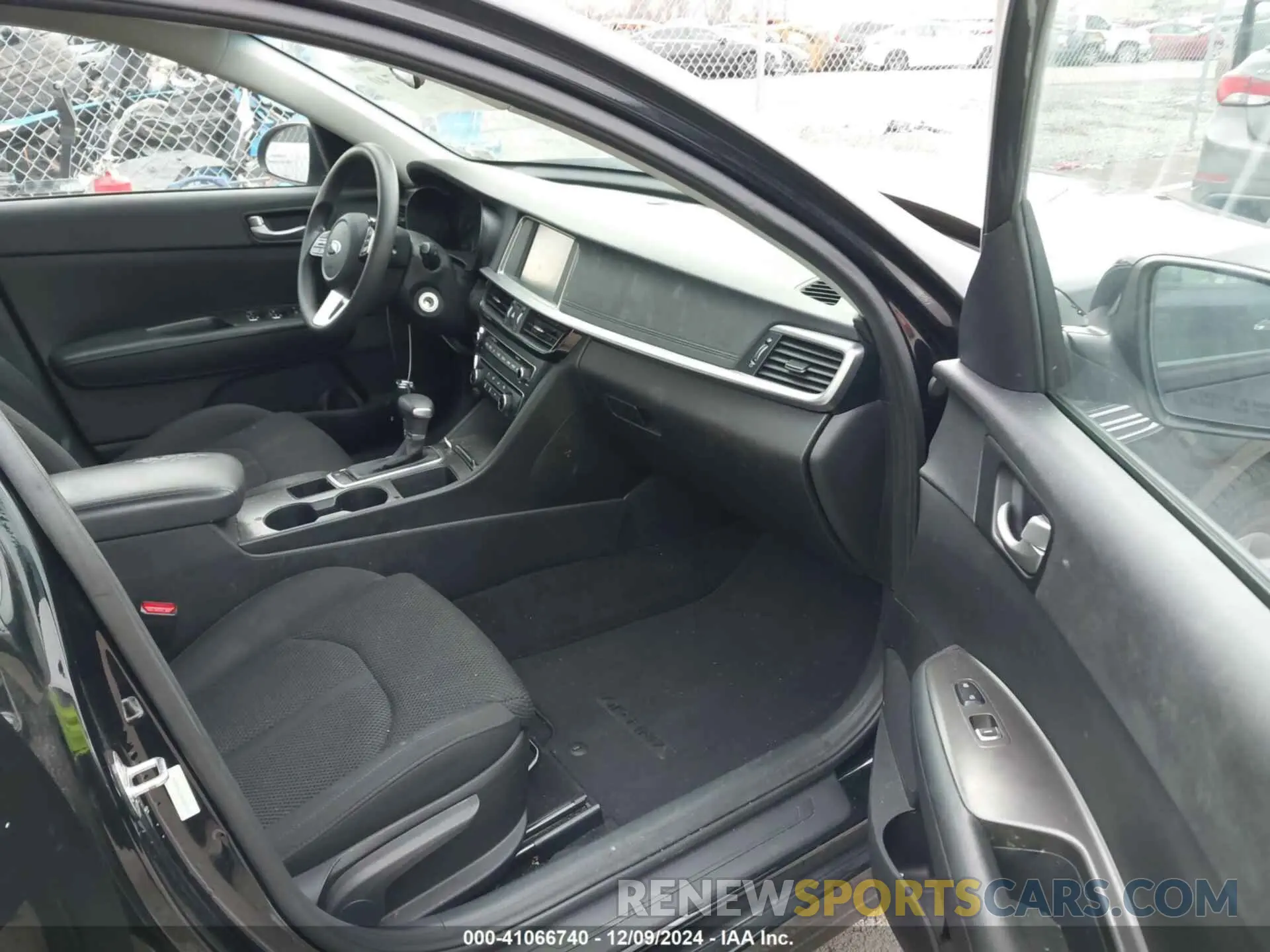 5 Photograph of a damaged car 5XXGT4L39KG327257 KIA OPTIMA 2019