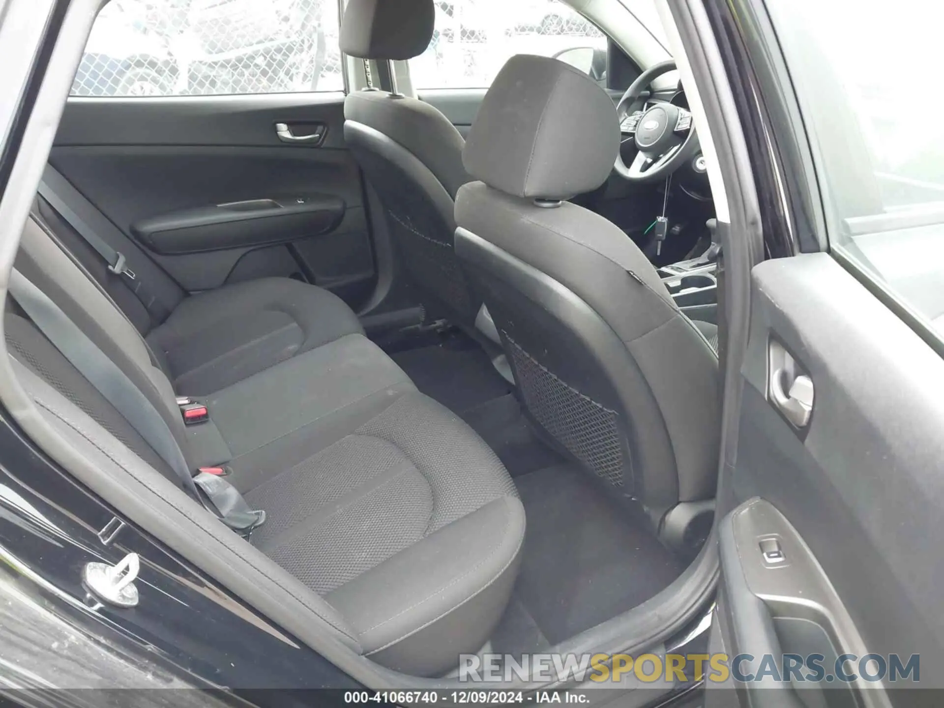8 Photograph of a damaged car 5XXGT4L39KG327257 KIA OPTIMA 2019