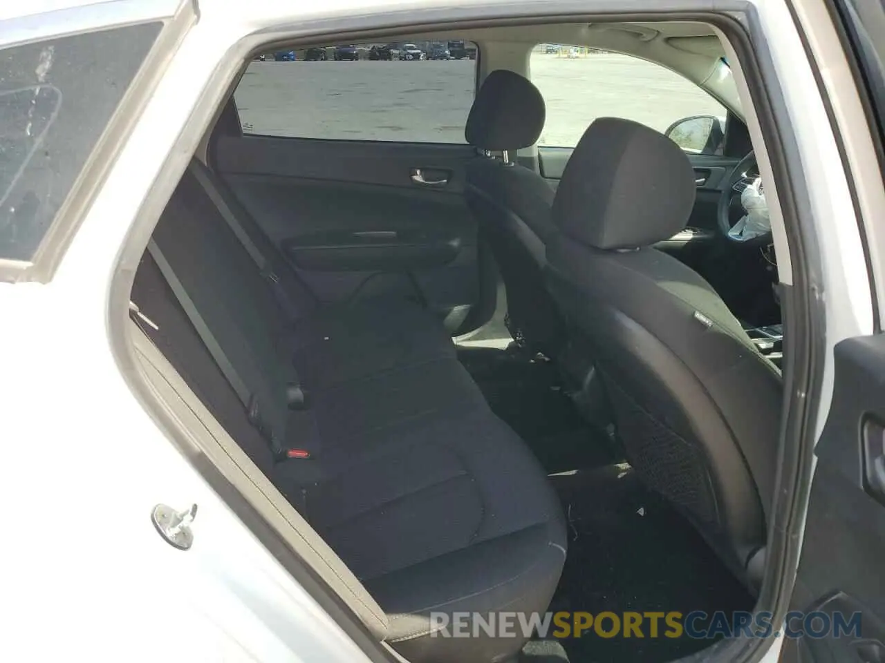 10 Photograph of a damaged car 5XXGT4L39KG330661 KIA OPTIMA 2019