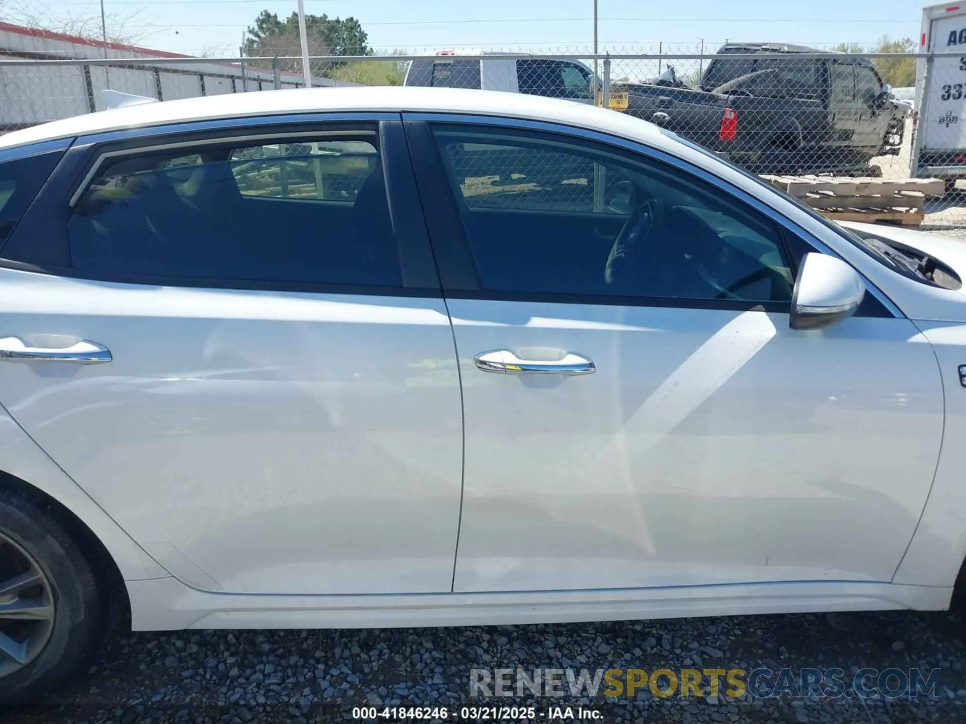 14 Photograph of a damaged car 5XXGT4L39KG333818 KIA OPTIMA 2019