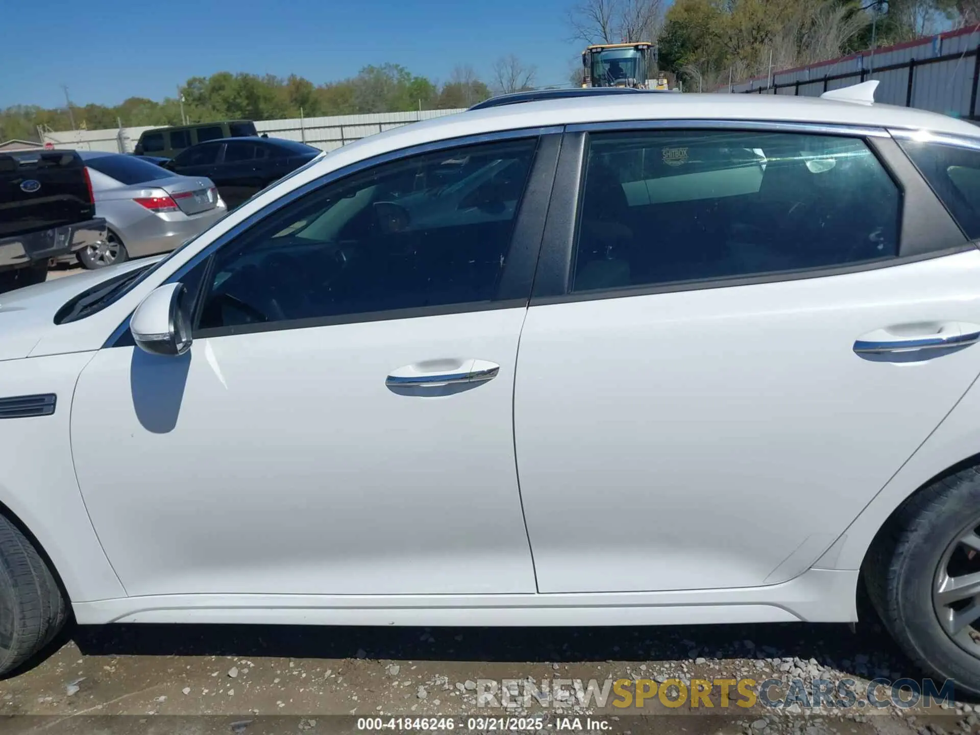 15 Photograph of a damaged car 5XXGT4L39KG333818 KIA OPTIMA 2019