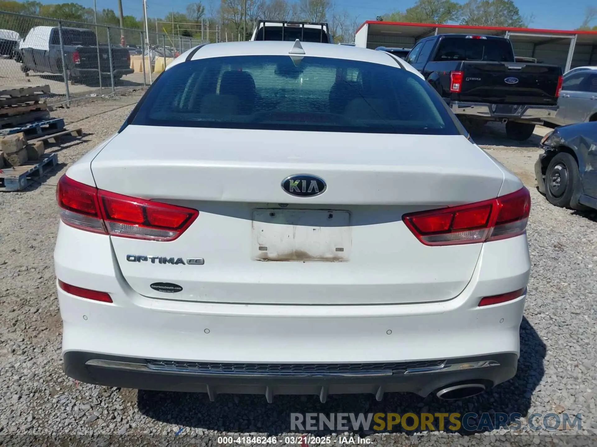 17 Photograph of a damaged car 5XXGT4L39KG333818 KIA OPTIMA 2019