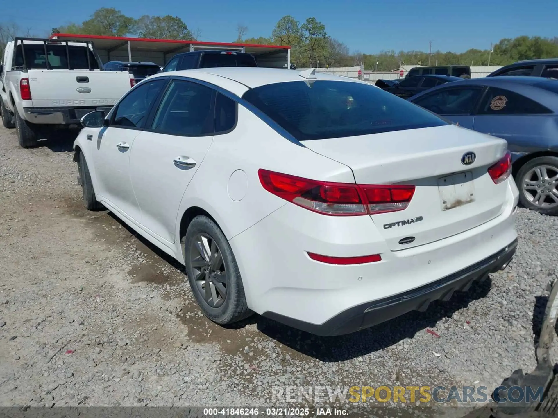 3 Photograph of a damaged car 5XXGT4L39KG333818 KIA OPTIMA 2019