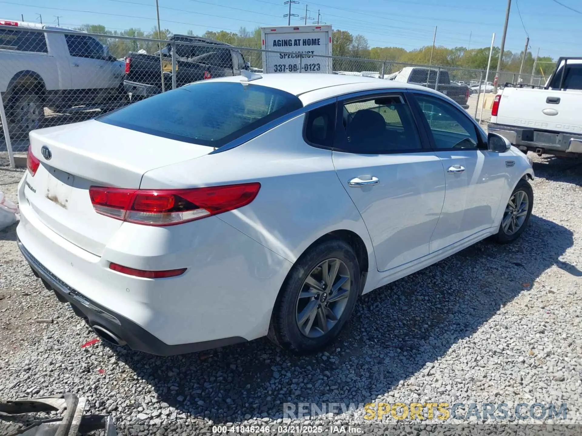 4 Photograph of a damaged car 5XXGT4L39KG333818 KIA OPTIMA 2019
